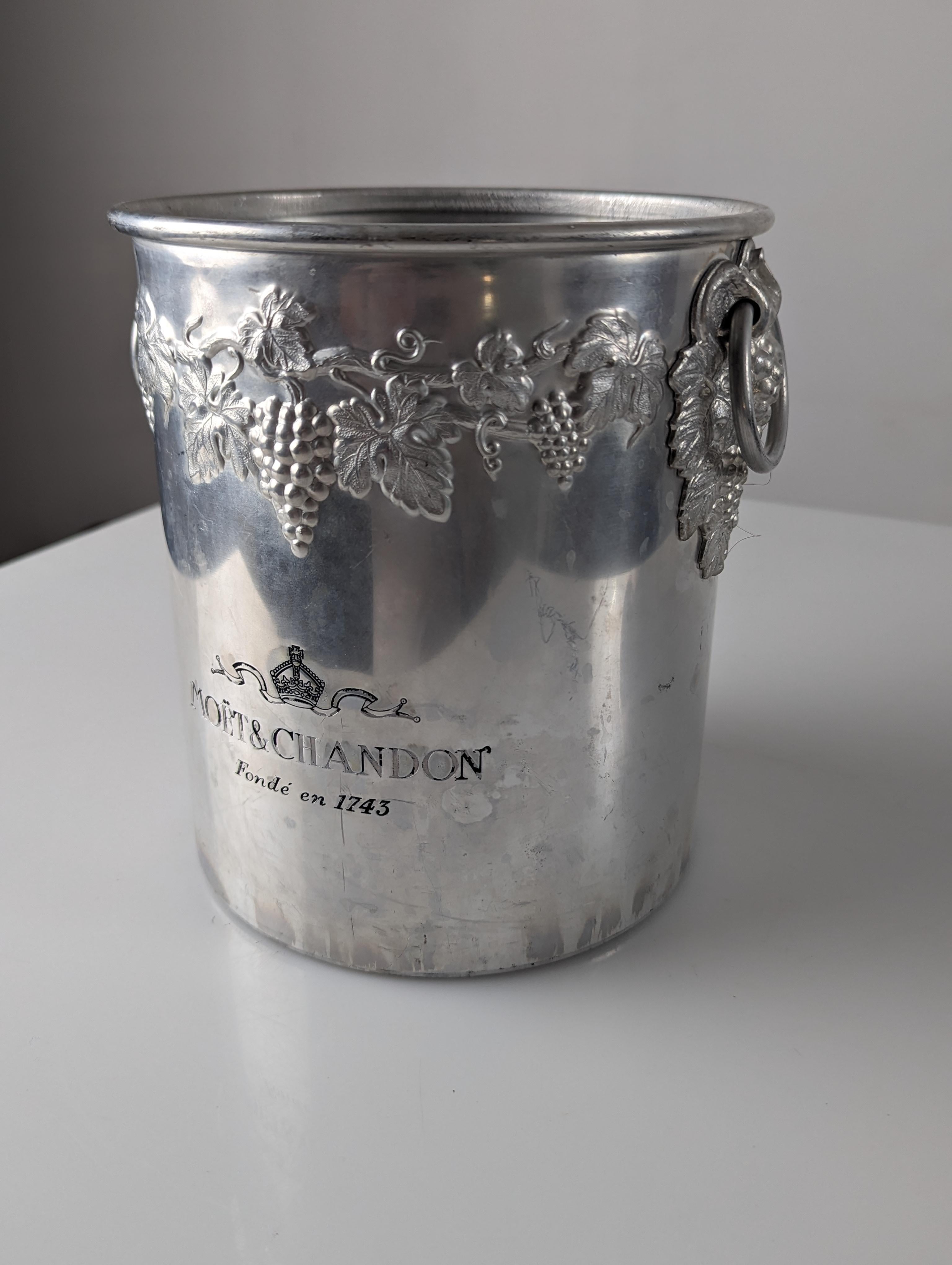 Metal MOET & CHANDON vintage champagne ice bucket