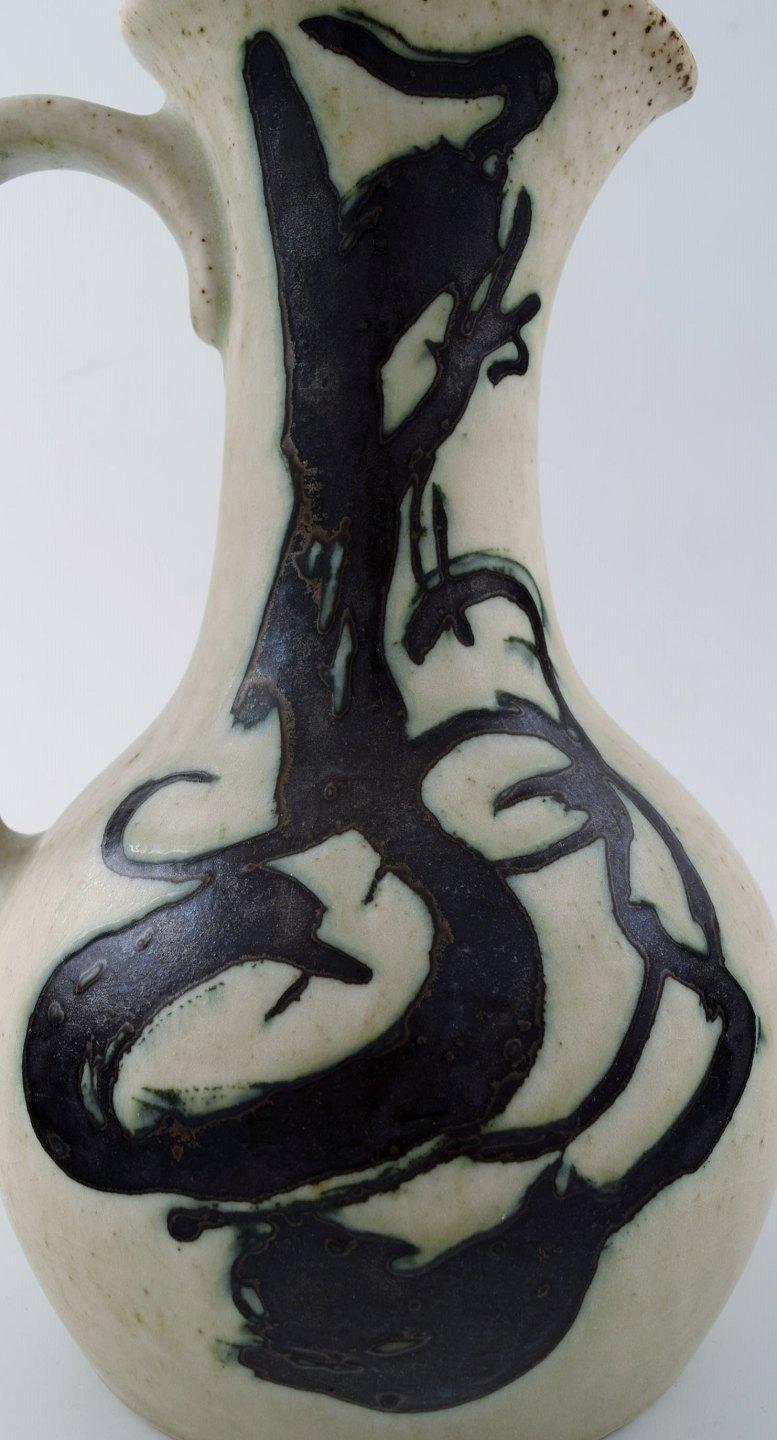 Metà XX secolo Mogens Andersen per Royal Copenhagen. Brocca in gres con motivo astratto. in vendita