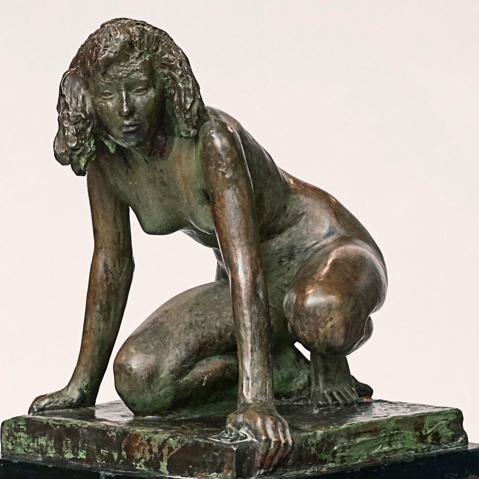 A fine patinated bronze sculpture of a couching women by Mogens Bøggild (1901-1987)
Signed and Monogramed No.4
From the esteemed Copenhagen Foundry Lauritz Rasmussen, 1854-1967.
