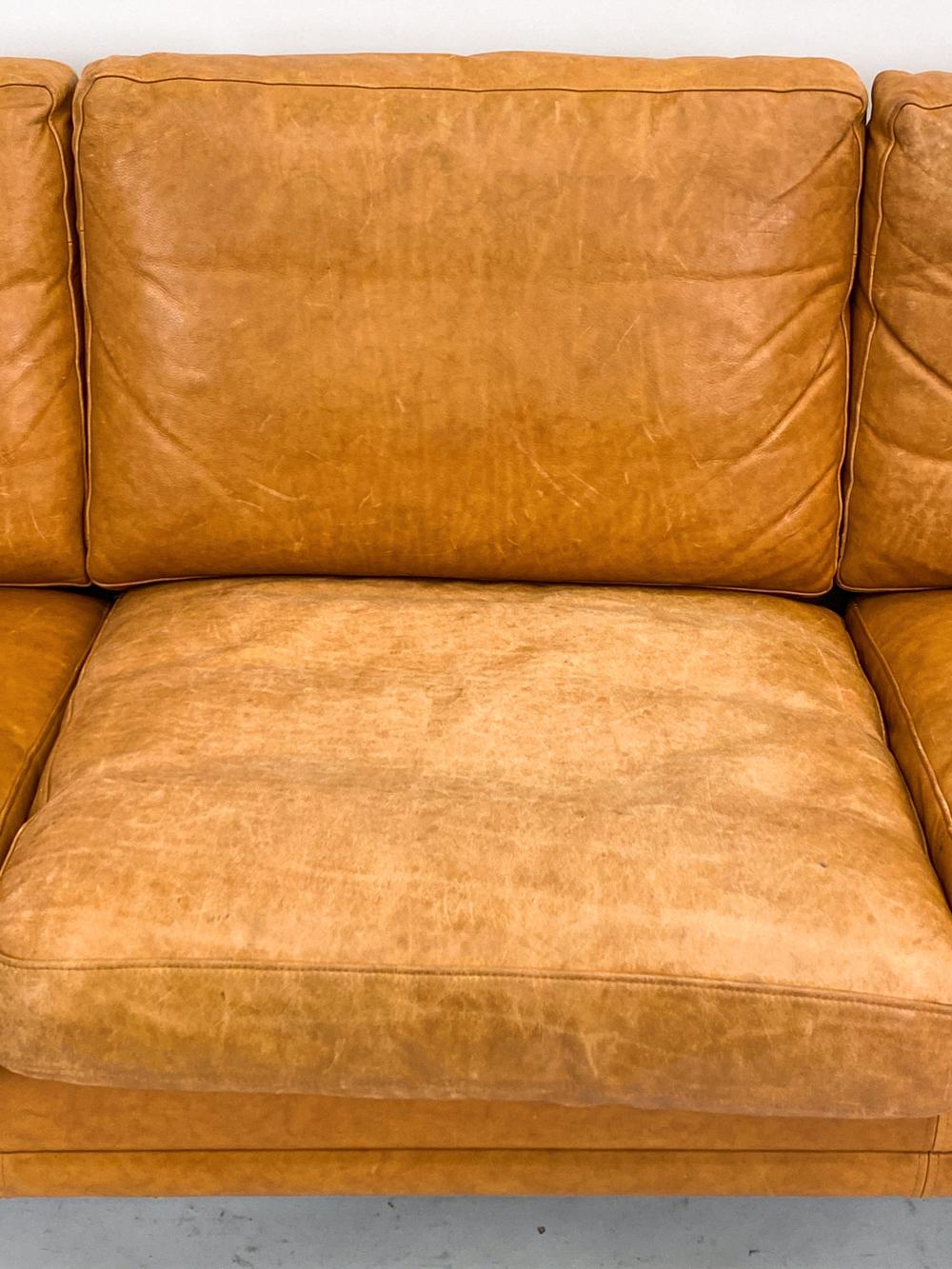 Mogens Hansen Danish Modern Brandy Leather Sofa Suite In Good Condition In Norwalk, CT