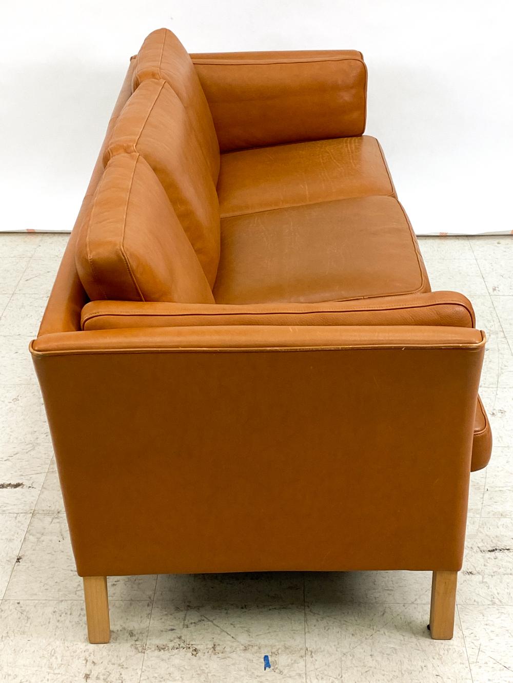 Mogens Hansen Danish Modern Caramel Leather Three-Seater Sofa For Sale 8