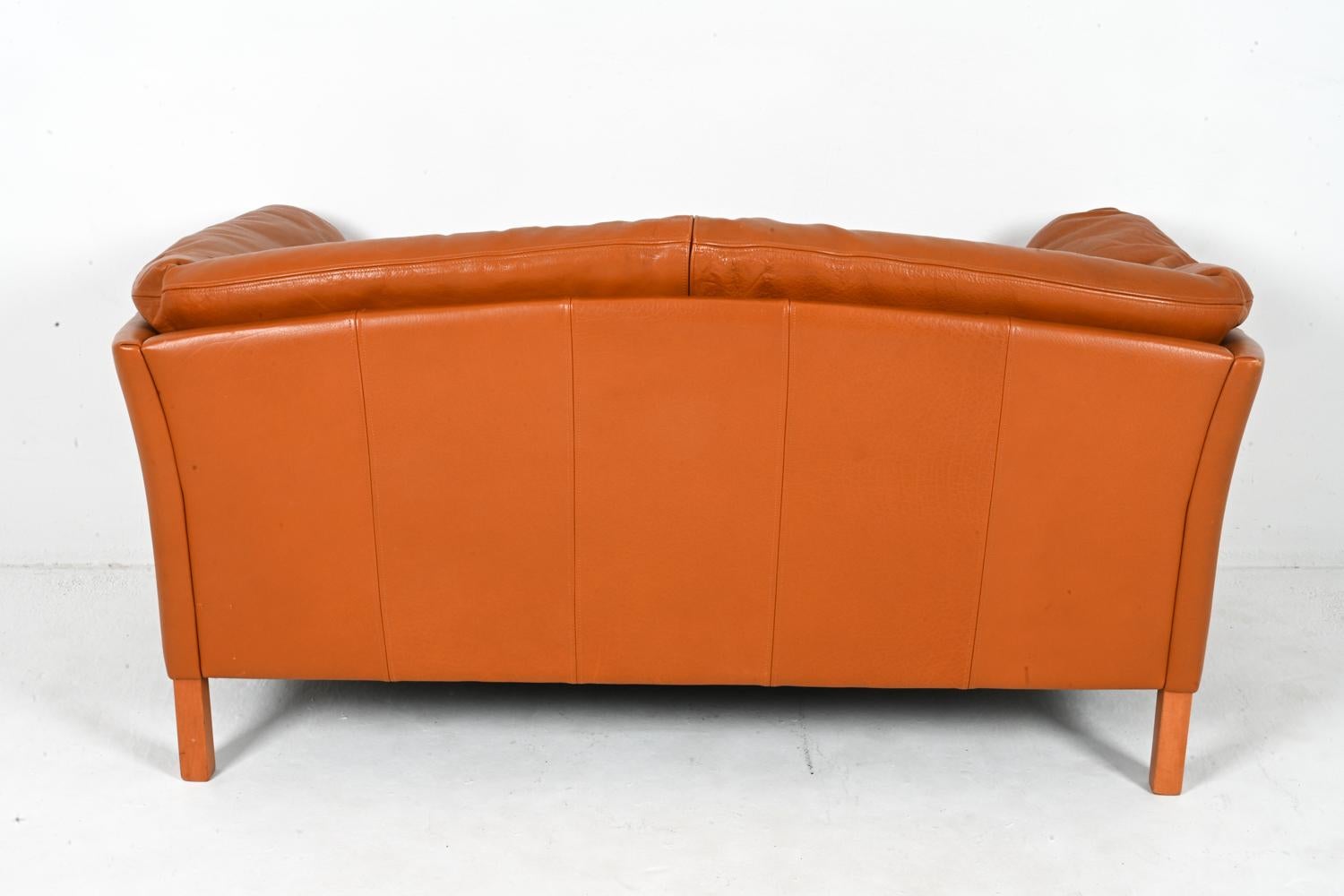 Modernes dänisches Zweisitzer-Sofa aus Leder und Eiche von Mogens Hansen im Angebot 6