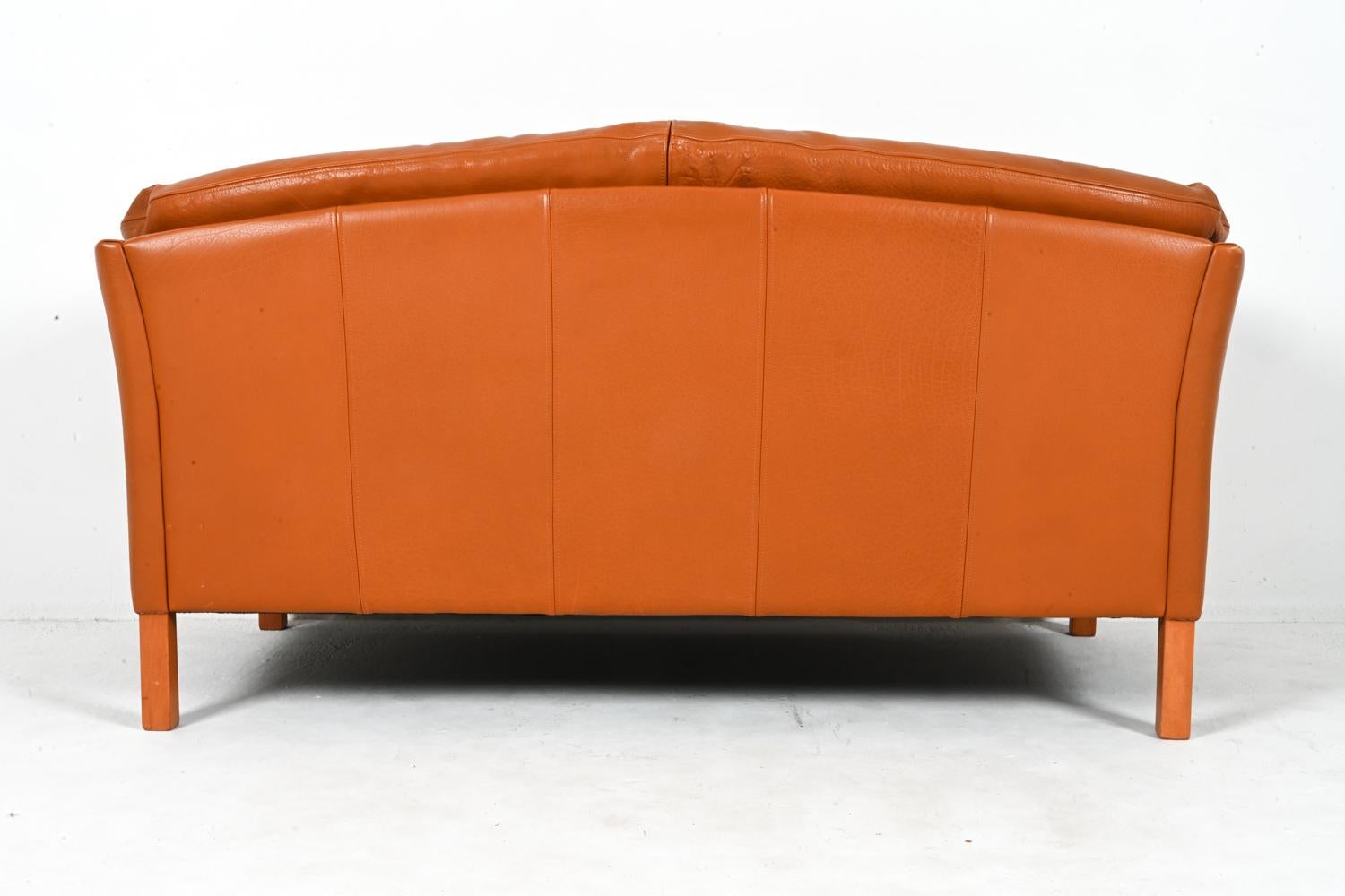 Modernes dänisches Zweisitzer-Sofa aus Leder und Eiche von Mogens Hansen im Angebot 7