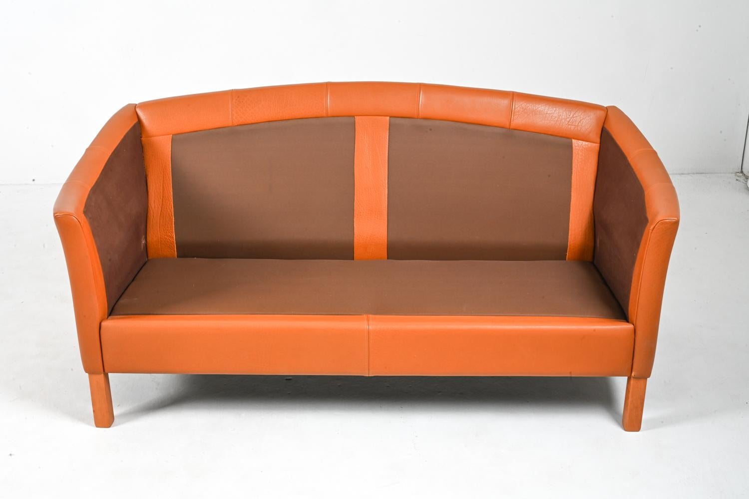 Modernes dänisches Zweisitzer-Sofa aus Leder und Eiche von Mogens Hansen im Angebot 11