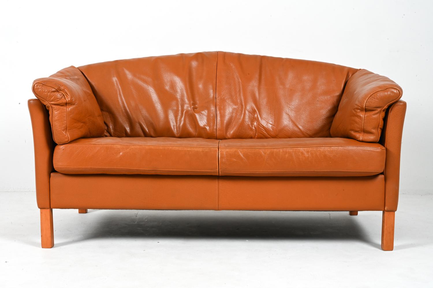 Mogens Hansen Danish Modern Two-Seat Sofa in Leather & Oak In Good Condition For Sale In Norwalk, CT