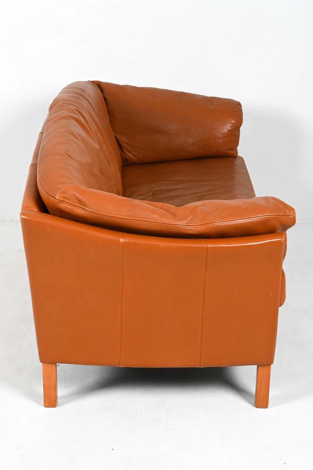 Modernes dänisches Zweisitzer-Sofa aus Leder und Eiche von Mogens Hansen im Angebot 3