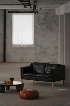 Mogens Hansen, Mid-Century 2-Sitzer Sofa, Patiniertes Schwarzes Leder, 1970er