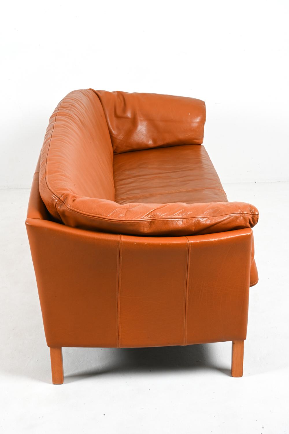 Mogens Hansen Model 535 Danish Modern Three-Seat Sofa in Leather & Oak For Sale 5