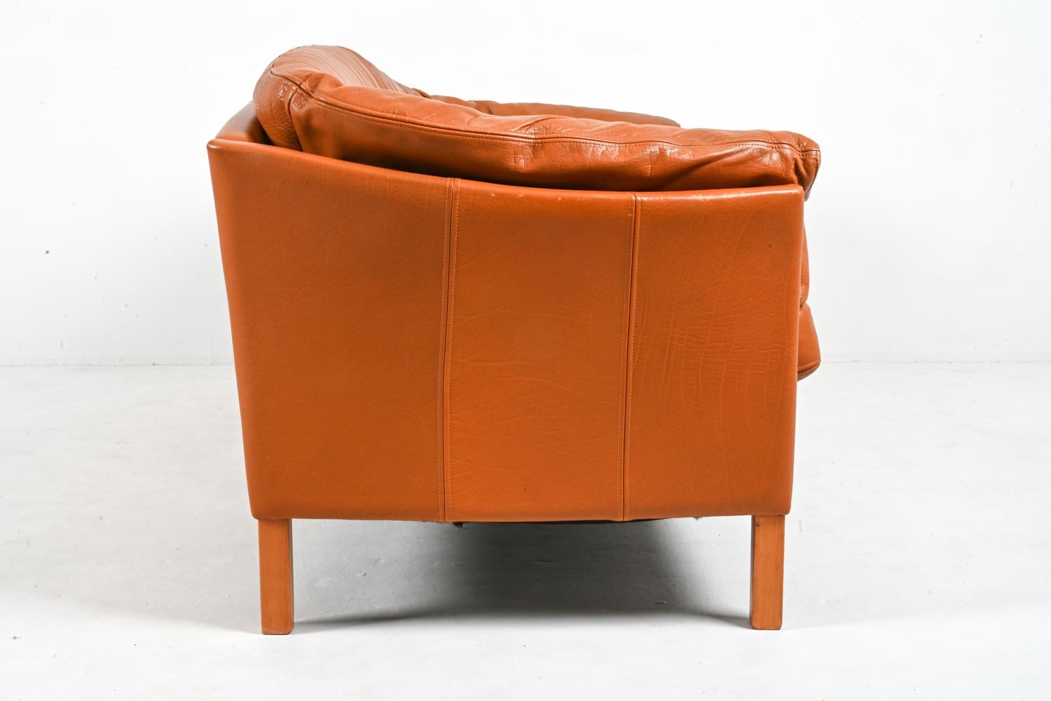 Canapé danois moderne à trois places Mogens Hansen modèle 535 en cuir et chêne en vente 4