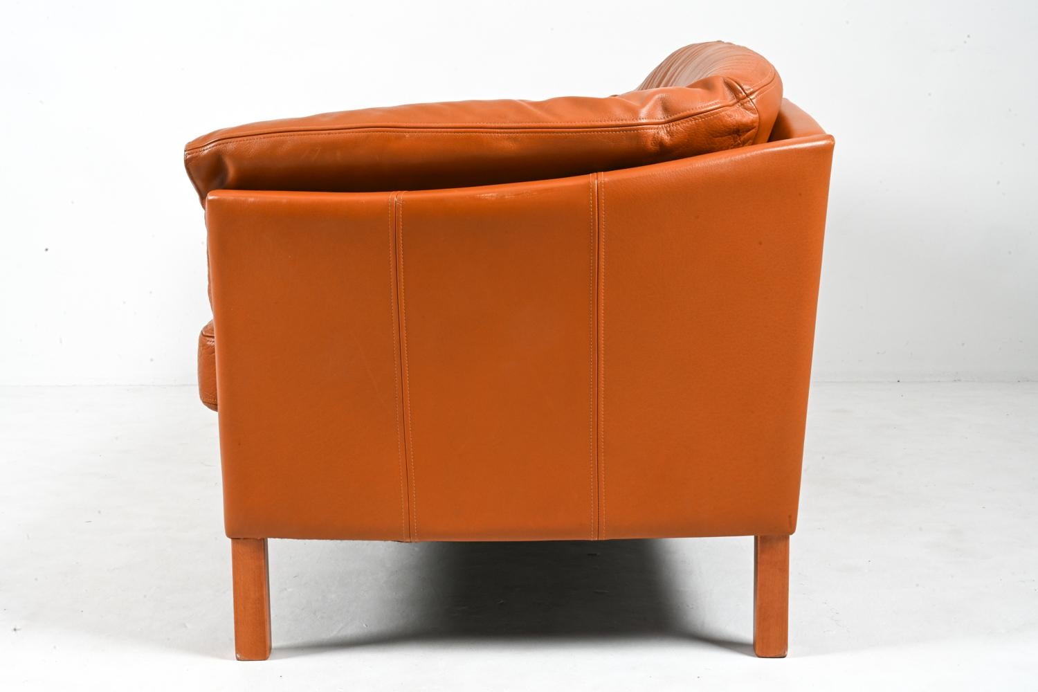 Canapé danois moderne à trois places Mogens Hansen modèle 535 en cuir et chêne en vente 8