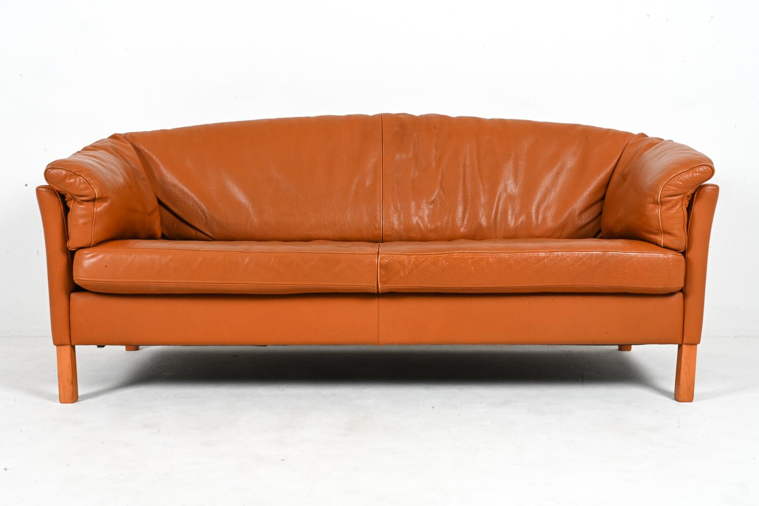 Mogens Hansen Model 535 Danish Modern Three-Seat Sofa in Leather & Oak In Good Condition For Sale In Norwalk, CT