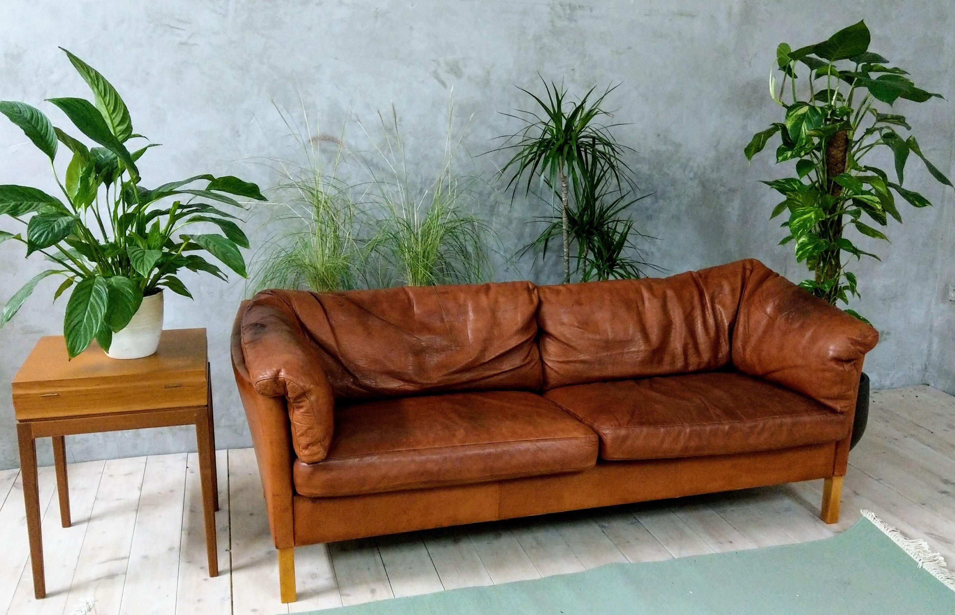 Exceptional quality thick aniline buffalo leather sofa designed by Mogens Hansen in 1971 for MH Møbler in the 1970s. The piece has a fantastic natural patina, all the cushions are filled goose down. Legs are in solid beech. Minor scratches and color