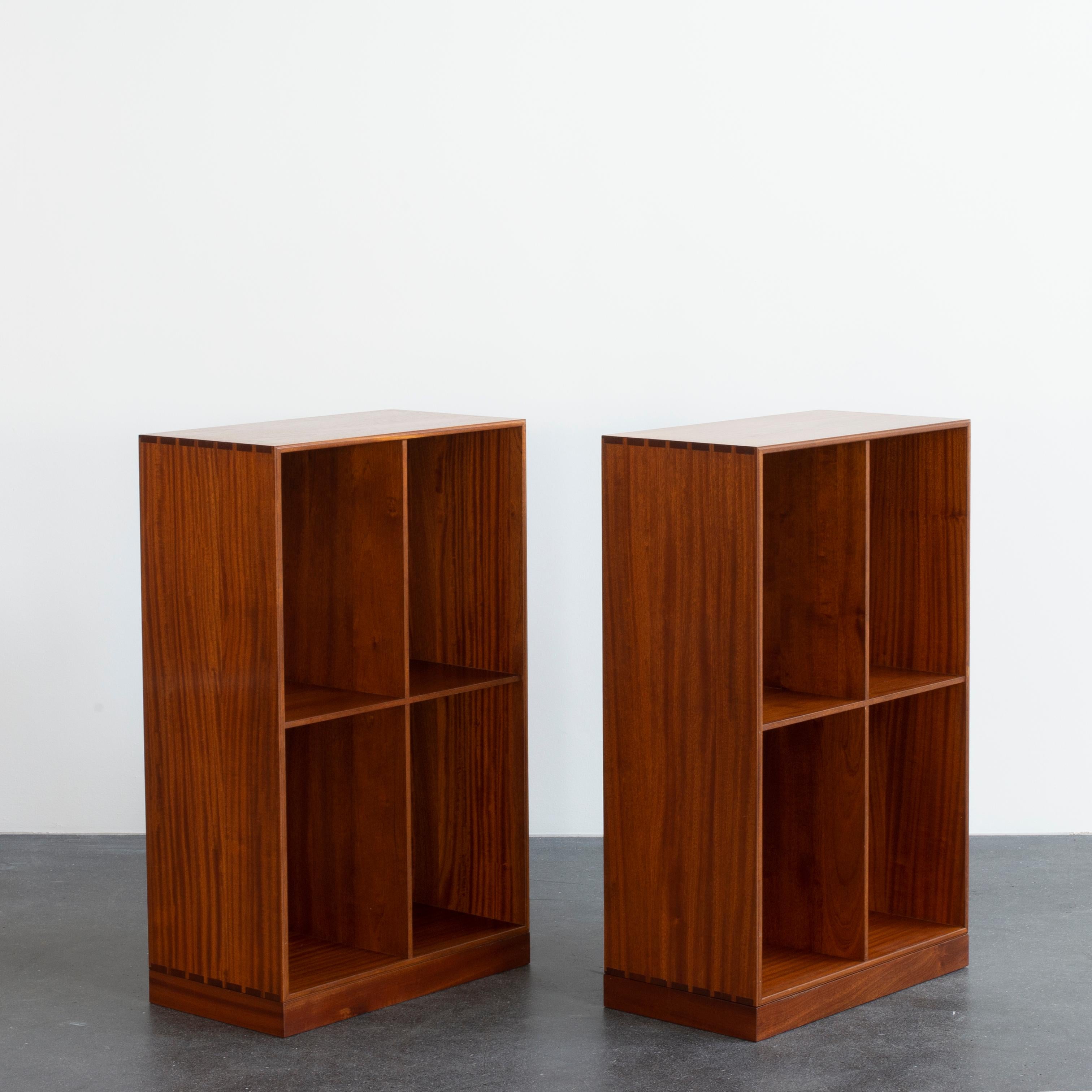 Mogens Koch pair of bookcases in mahogany with plinths. Executed by Rud Rasmussen.

Reverse with paper labels ‘RUD. RASMUSSENS/SNEDKERIER/KØBENHAVN/DENMARK.