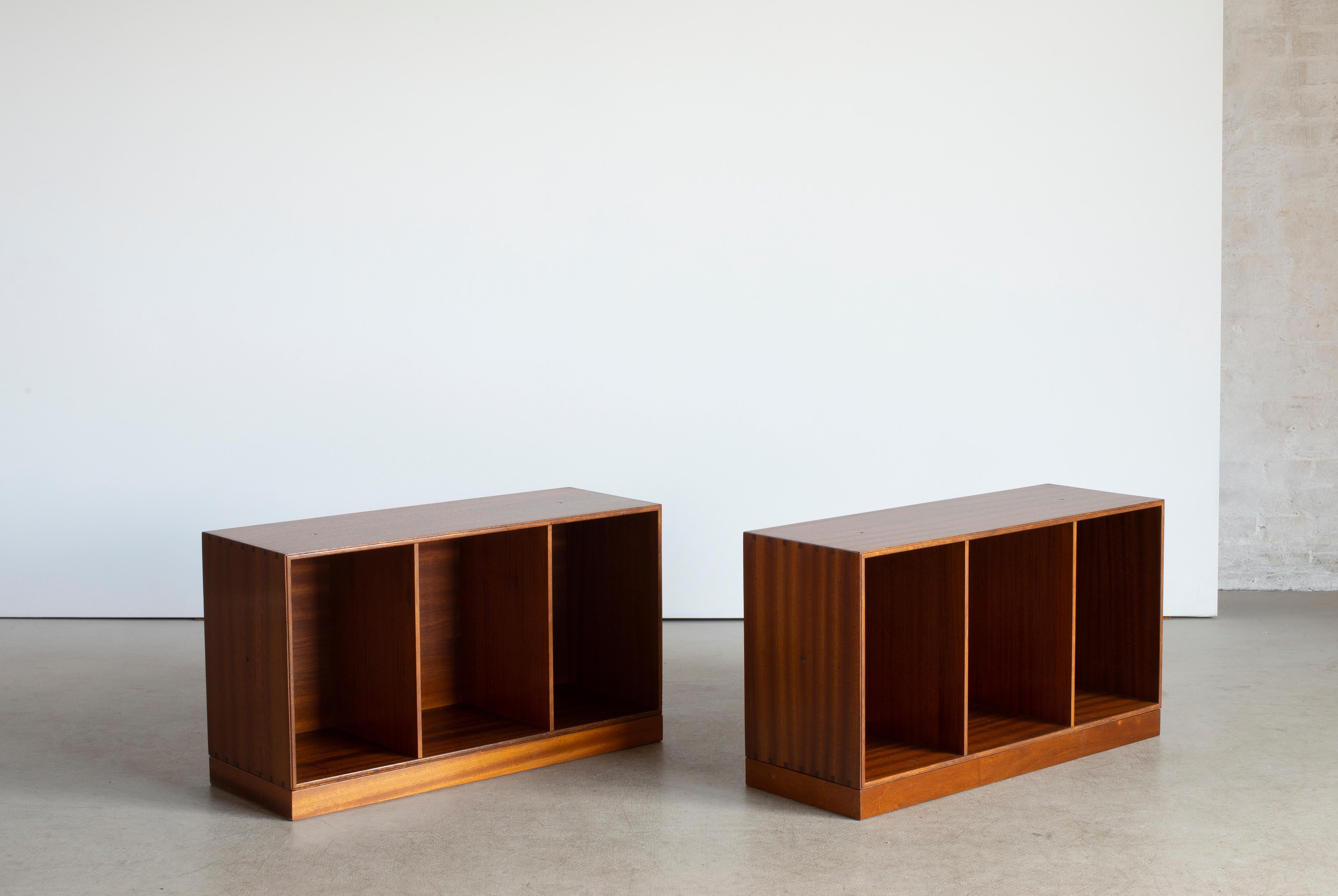 Lacquered Mogens Koch Bookcases in Mahogany for Rud, Rasmussen For Sale