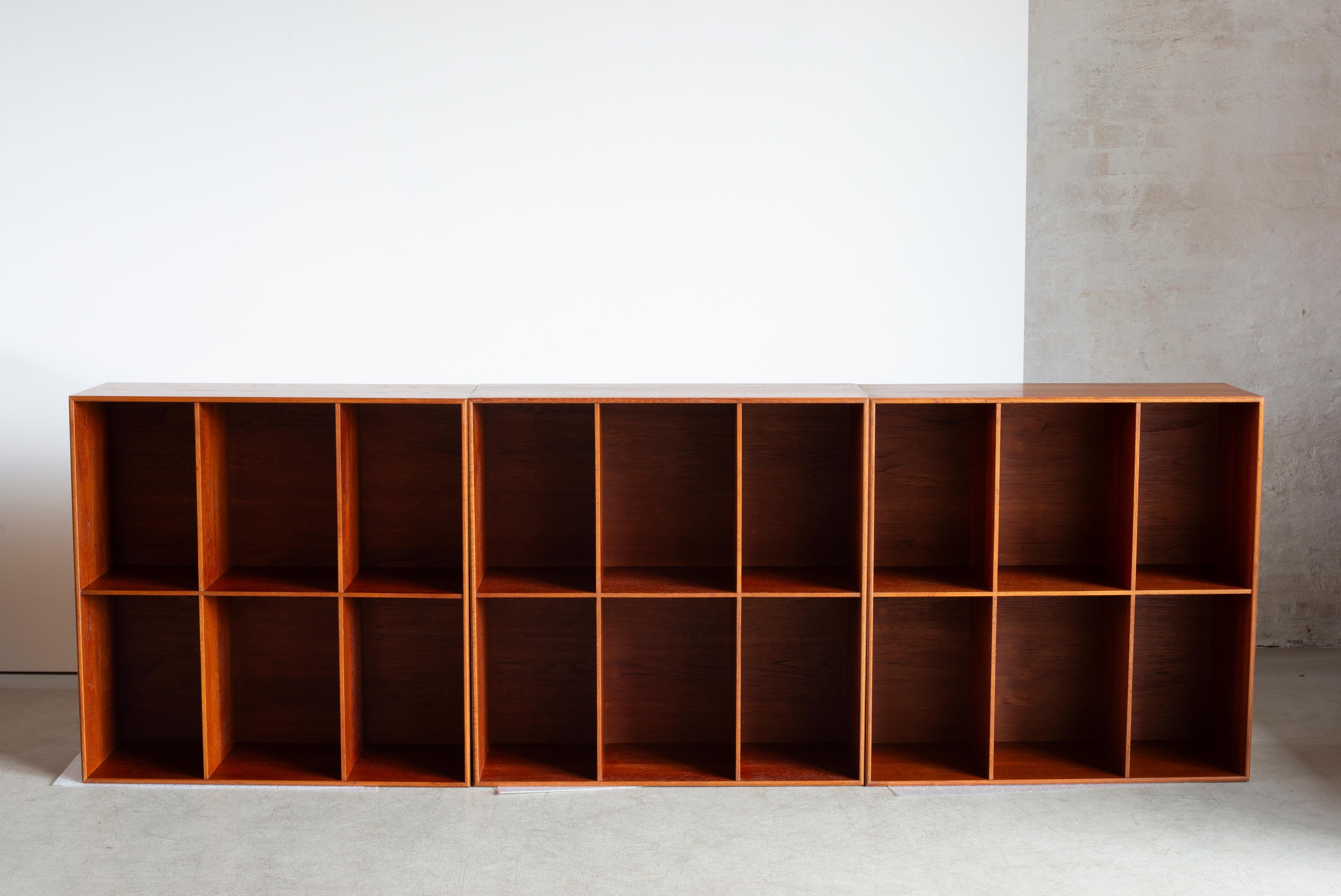 Scandinavo moderno Librerie Mogens Koch Set di tre librerie in teak per Rud. Rasmussen in vendita
