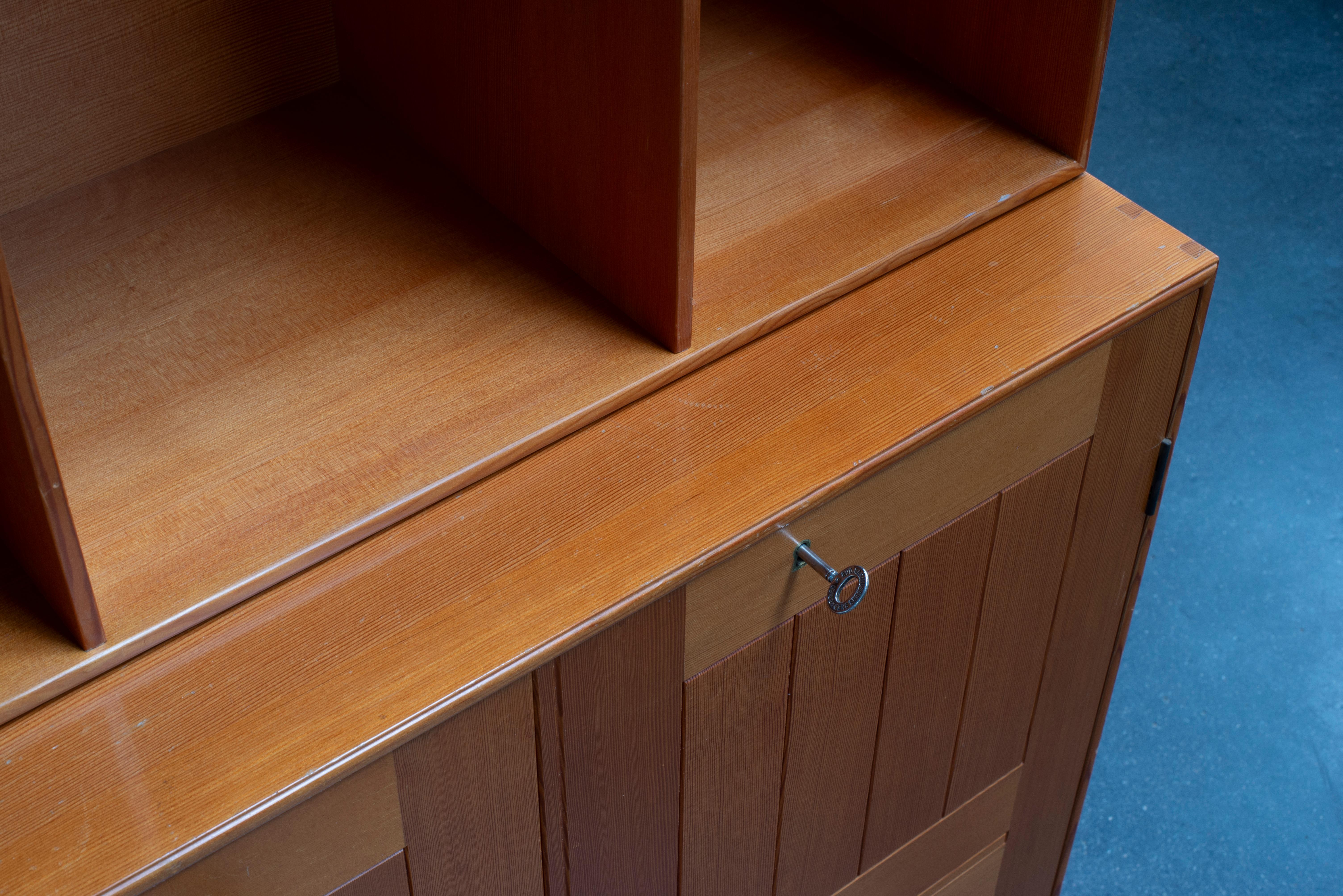 Pino Armadi e librerie Mogens Koch in pino dell'Oregon per Rud. Rasmussen in vendita