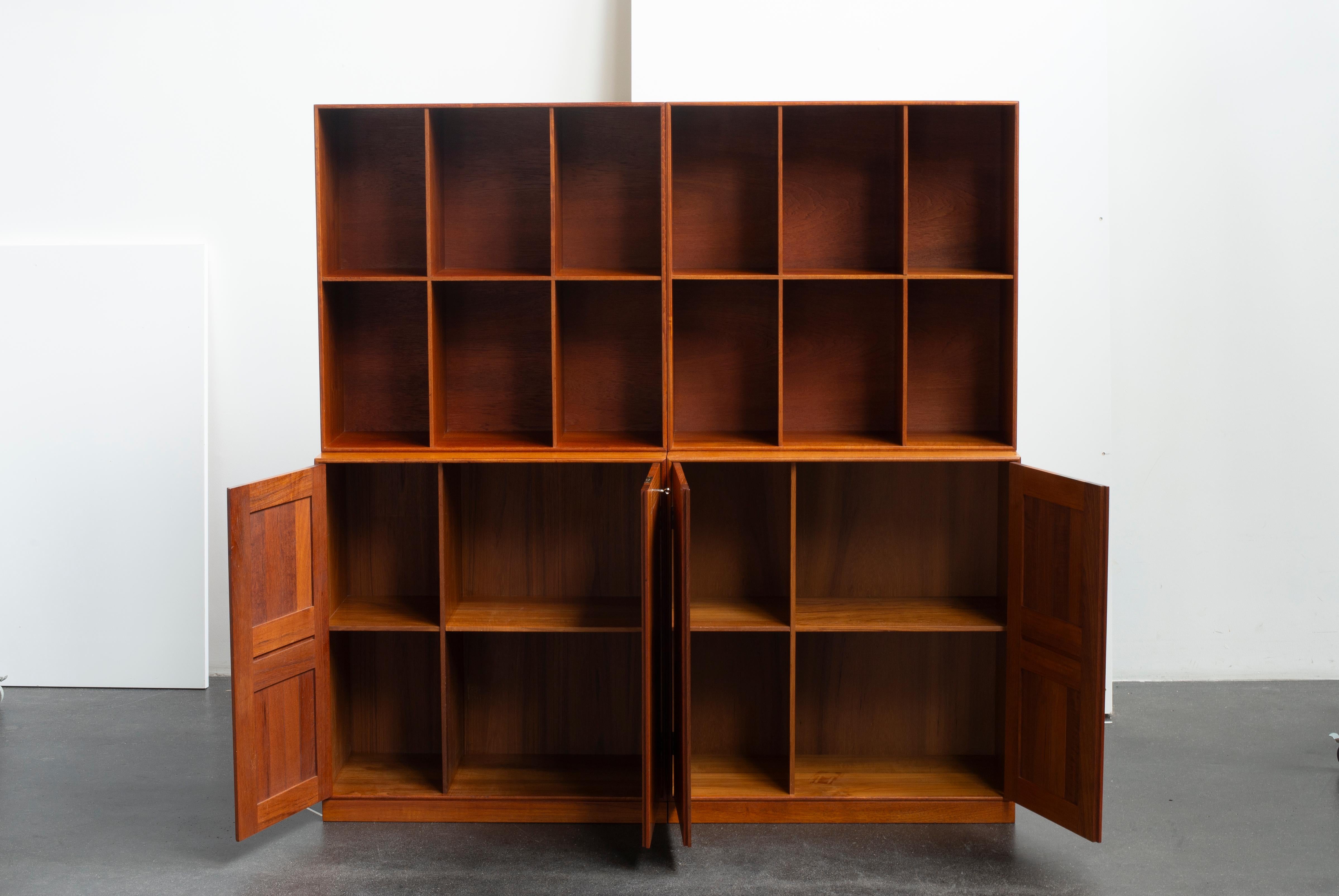 Scandinavo moderno Armadi e librerie Mogens Koch in teak per Rud. Rasmussen in vendita