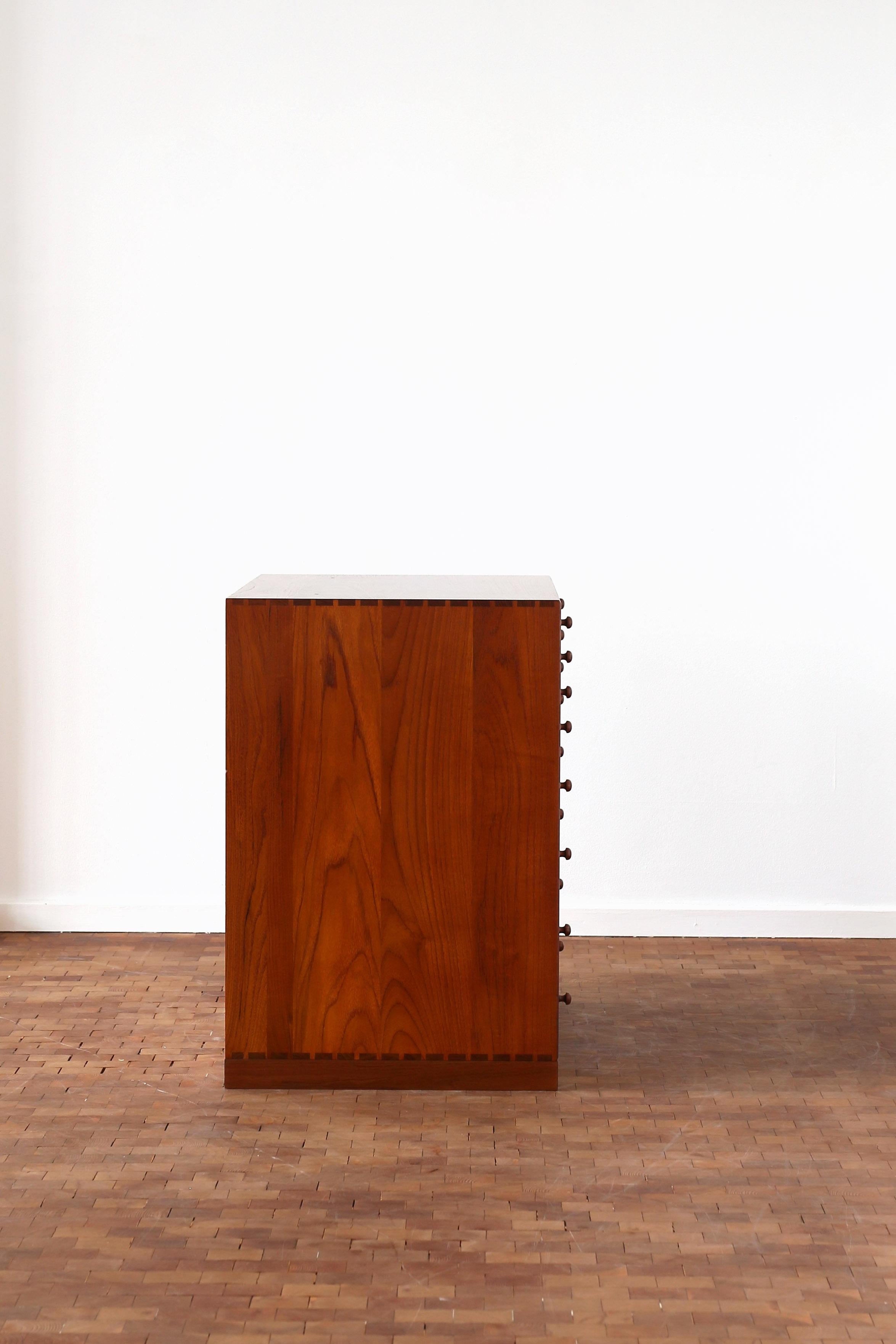 Cassettiera Mogens Koch in teak, ebanista Rud. Rasmussen in vendita 1