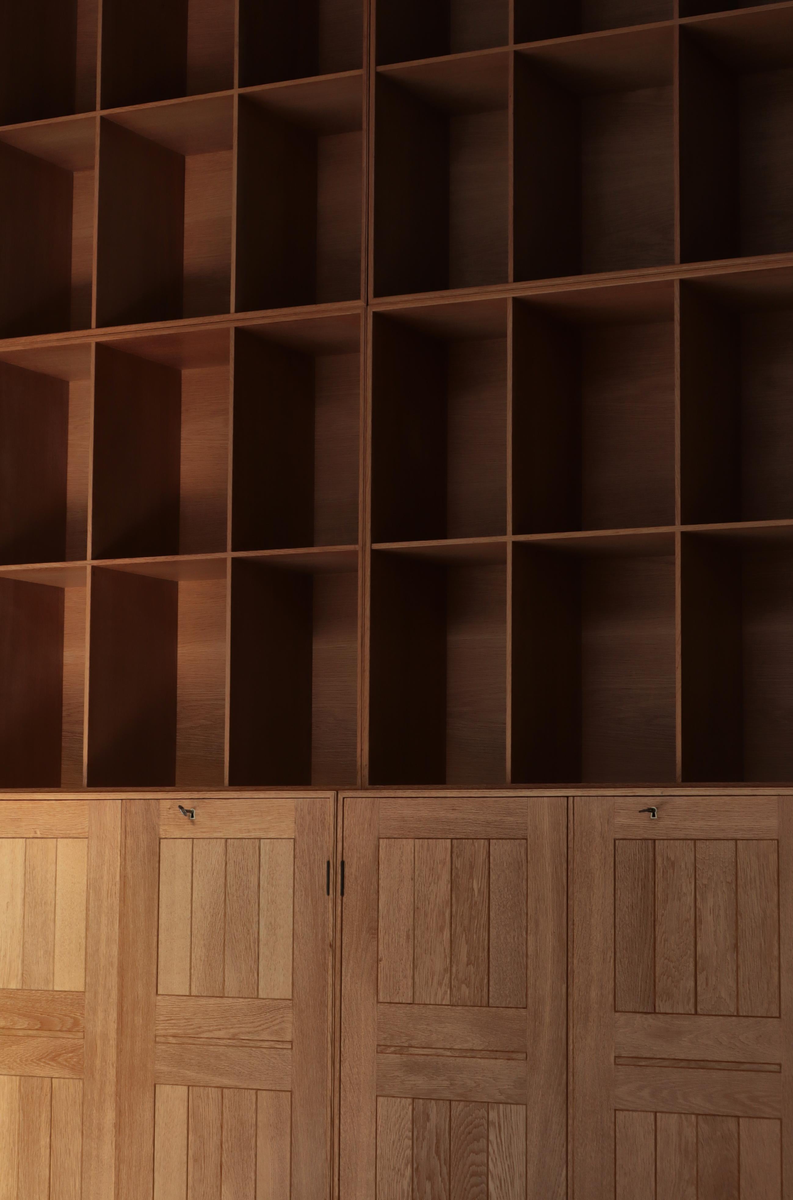 Scandinavo moderno Sistema di librerie composite Mogens Koch in Oak massiccio, Rud Rasmussen, anni '50 in vendita