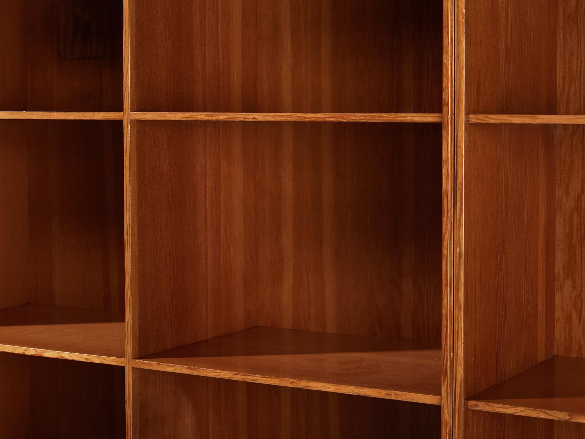 Inizio XX secolo Mogens Koch per Rud Radmussen Libreria modulare in pino in vendita