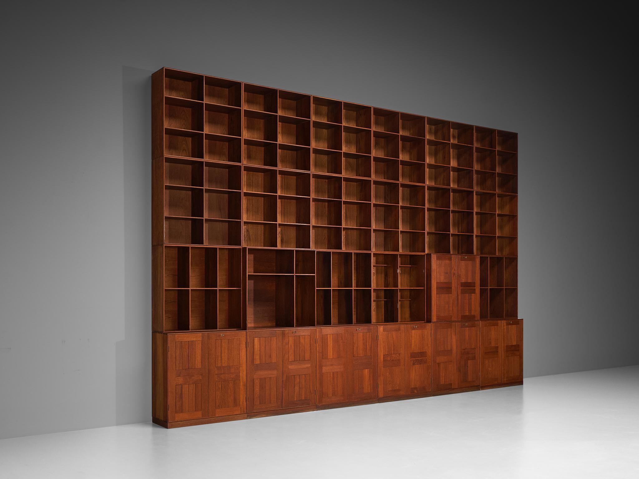 Mogens Koch for Rud Rasmussen, modular book case or library, mahogany, Denmark, 1950s

Intriguing and substantial modular library by Danish designer Mogens Koch. This piece is constructed from different elements to form this great wall unit or