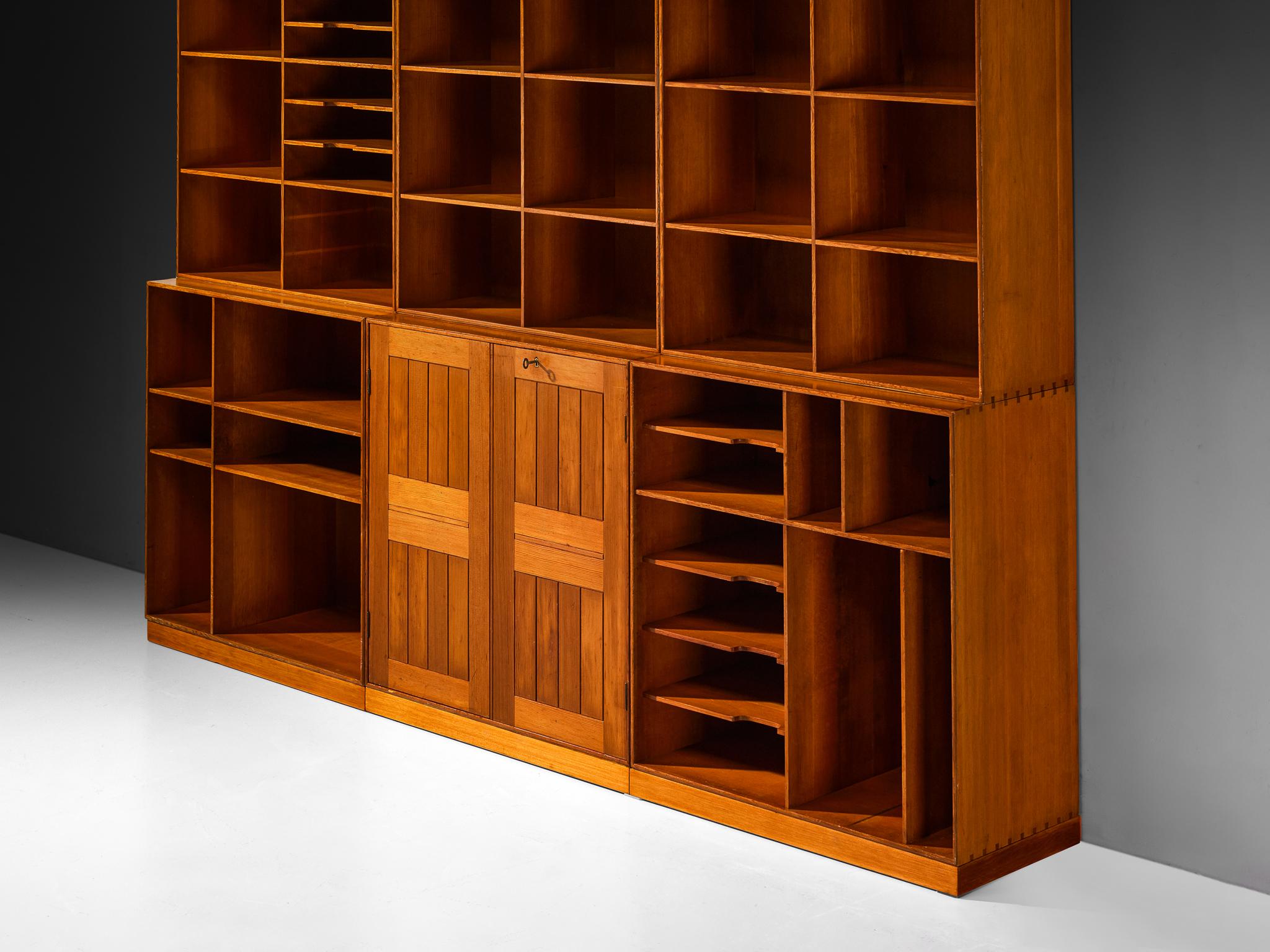 Mogens Koch for Rud. Radmussen Modular Library in Pine In Good Condition For Sale In Waalwijk, NL