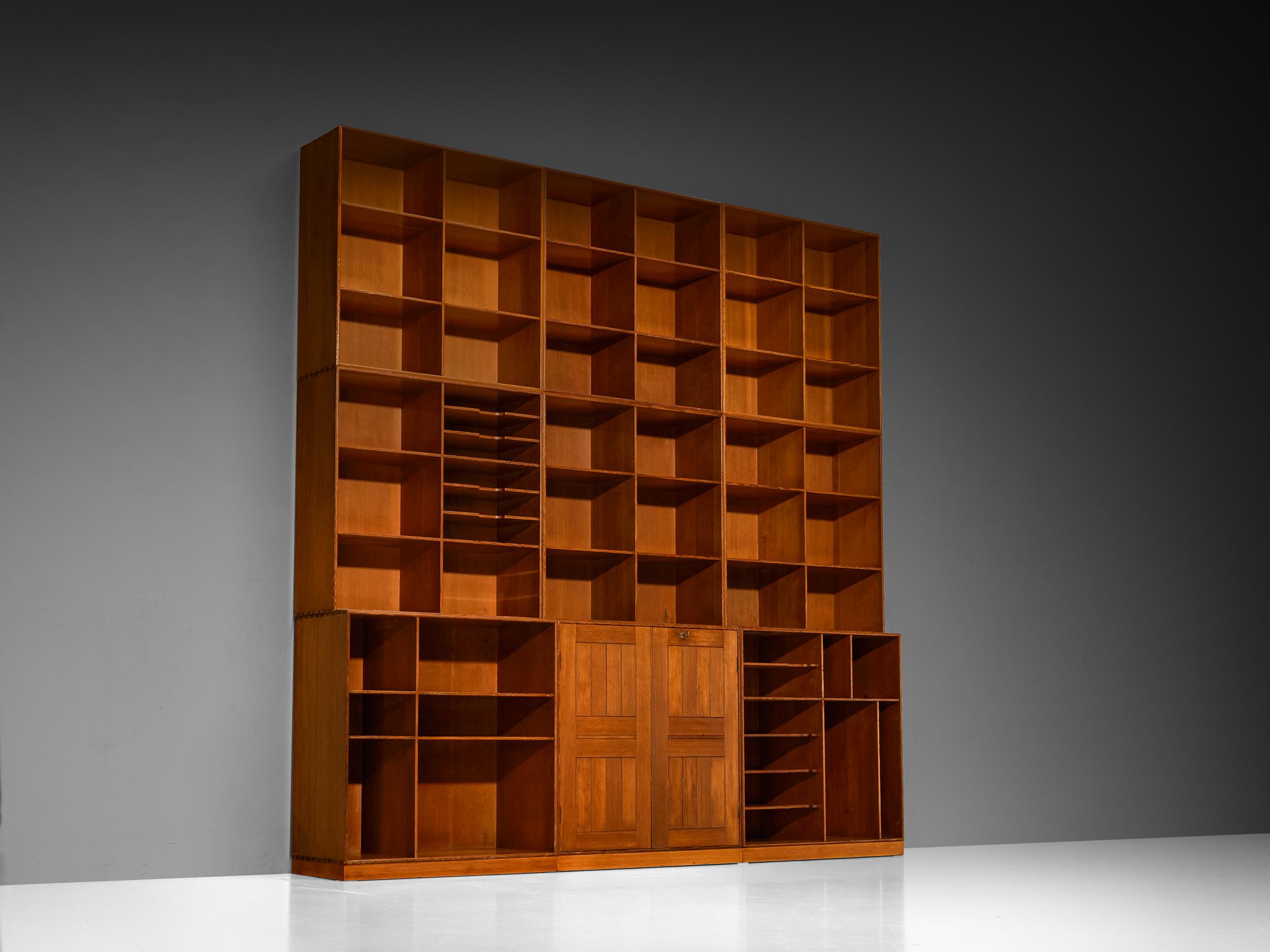 Mogens Koch for Rud. Radmussen Modular Library in Pine For Sale 3