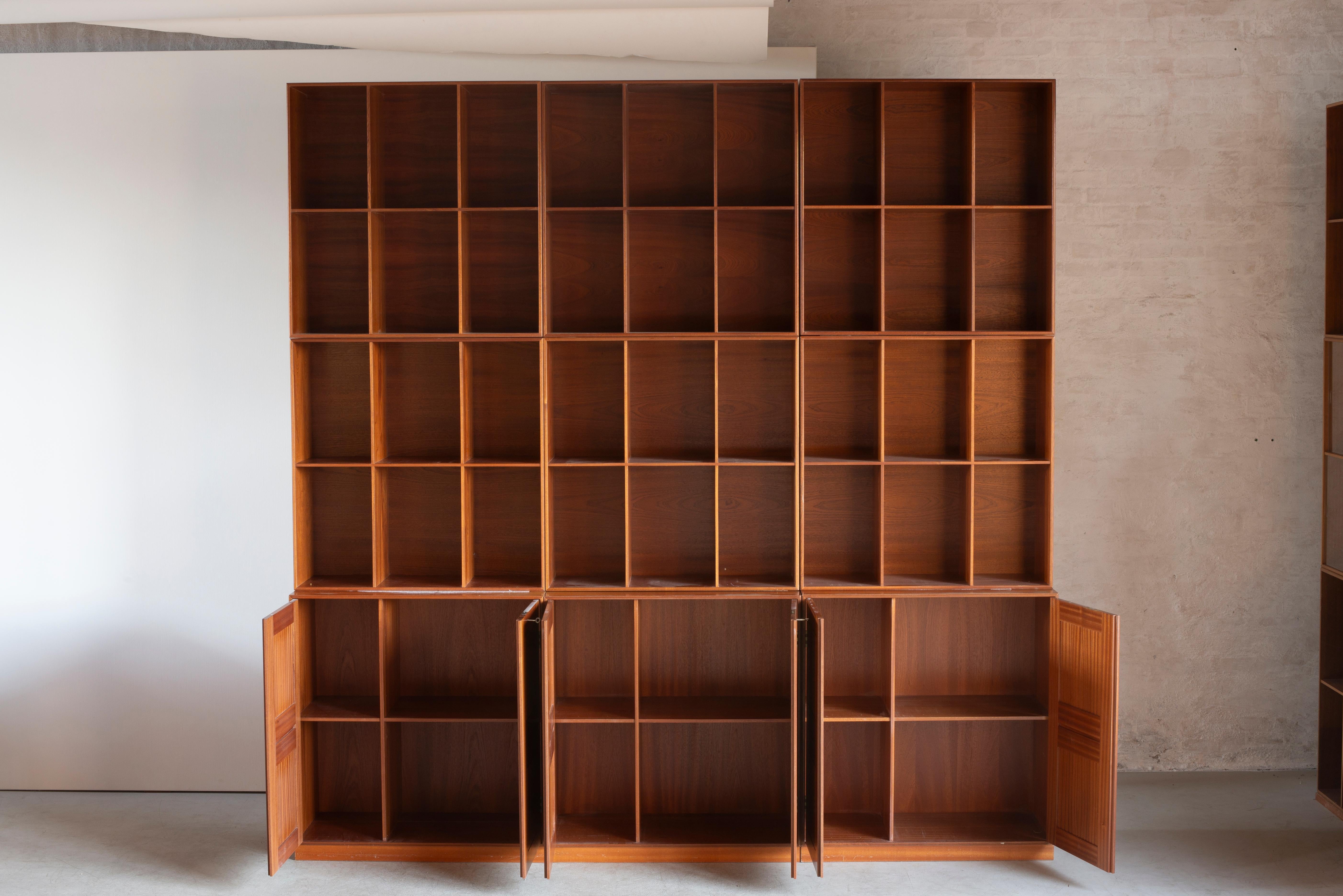 Scandinavo moderno Biblioteca Mogens Koch in mogano per Rud Rasmussen in vendita