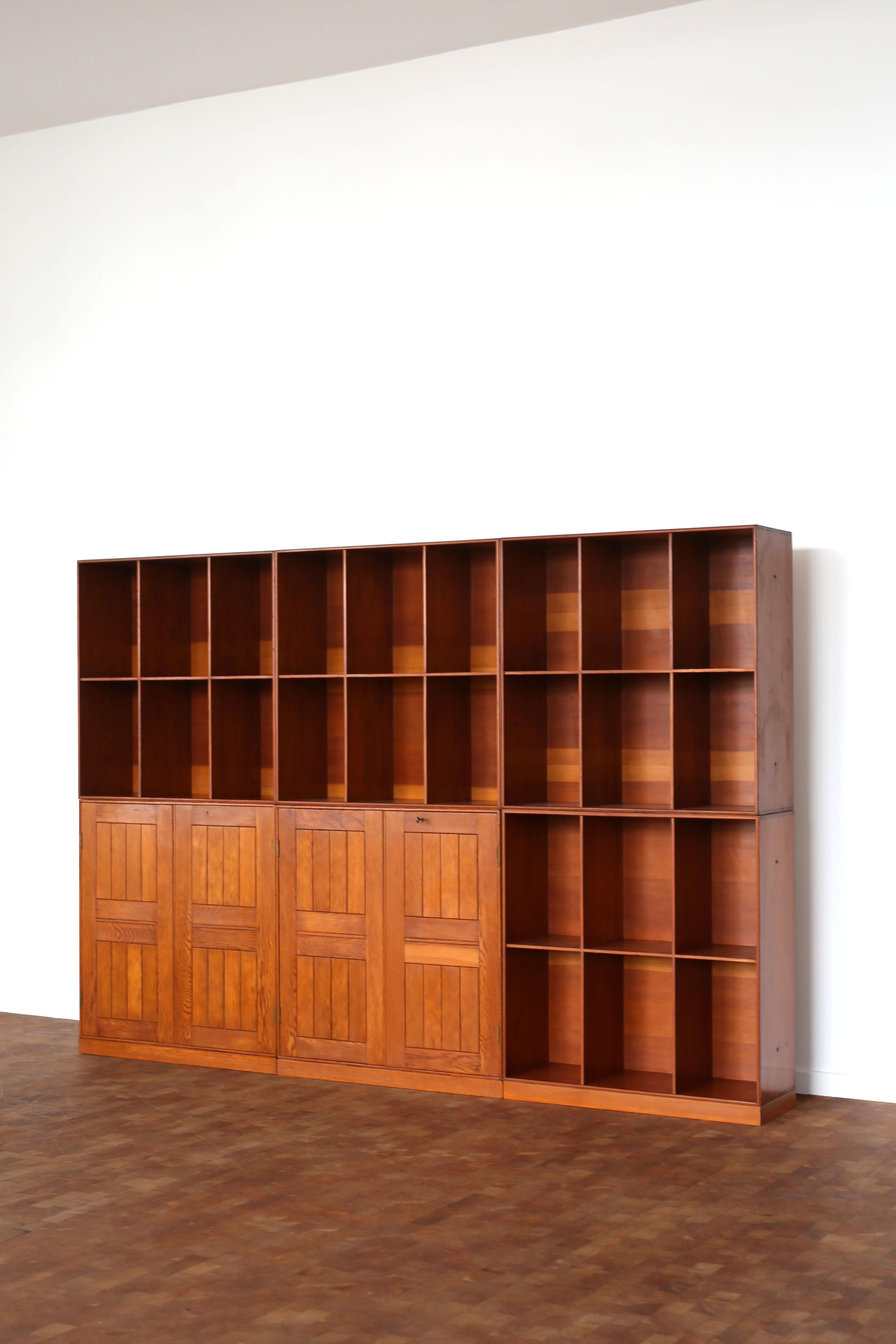 Mogens Koch Library in Oregon Pine für Rud. Rasmussen  (Skandinavische Moderne) im Angebot