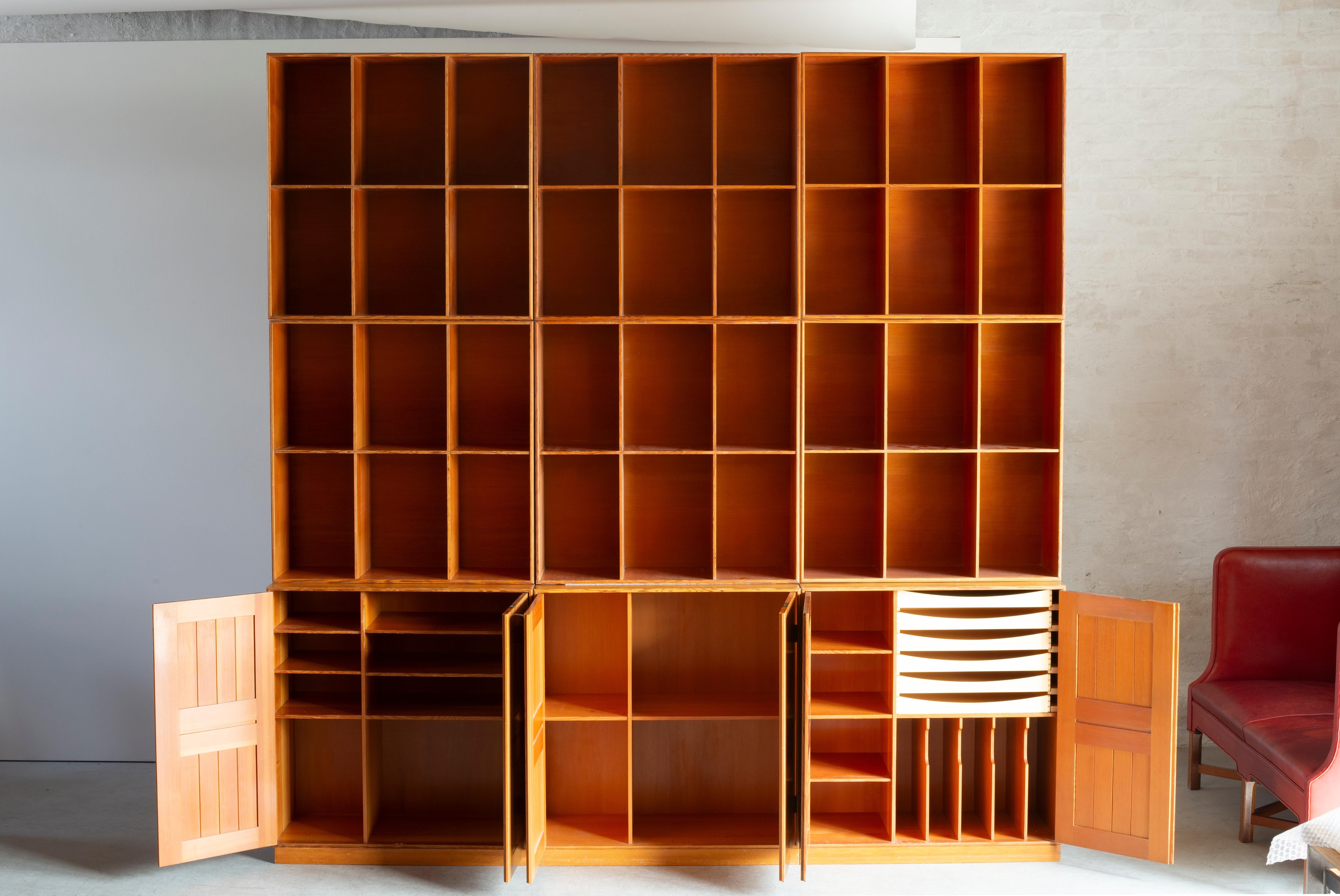 Scandinavo moderno Biblioteca Mogens Koch in Oregon Pine per Rud Rasmussen in vendita