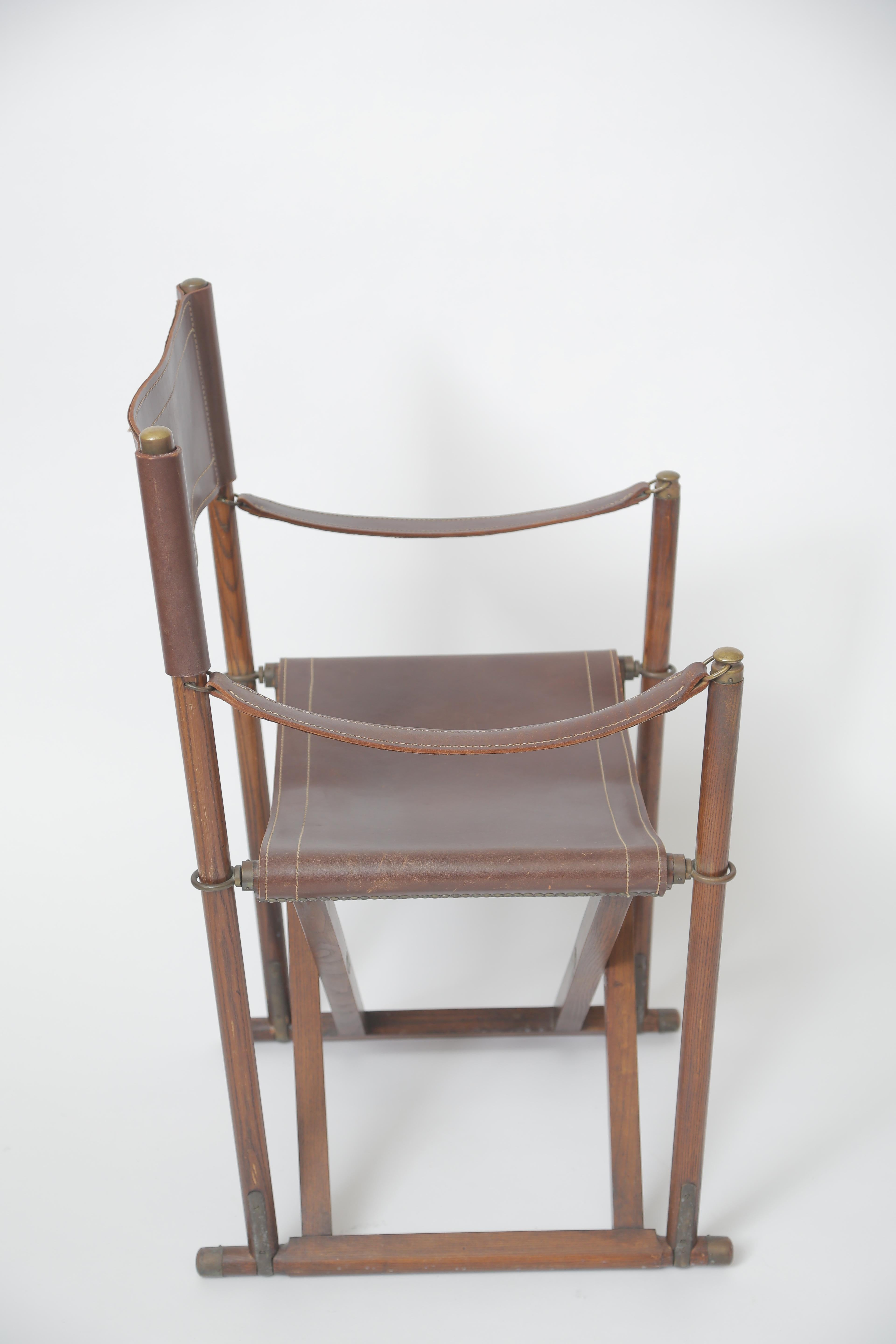 A beautifully executed campaign folding chair.
Rosewood, brass and original leather.