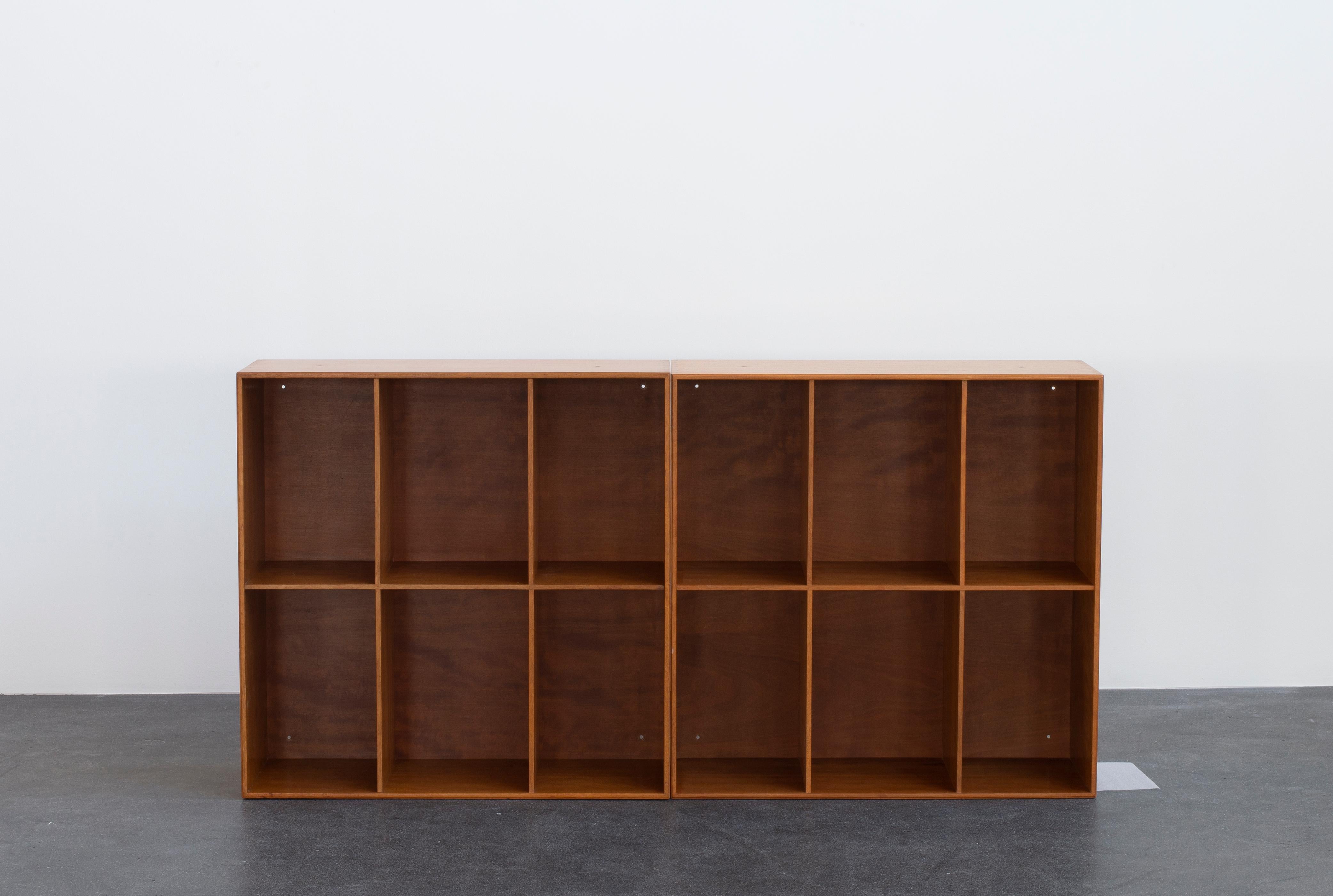 Mogens Koch pair of bookcases in mahogany. Executed by Rud Rasmussen.

Reverse with paper labels ‘RUD. RASMUSSENS/SNEDKERIER/KØBENHAVN/DANMARK.