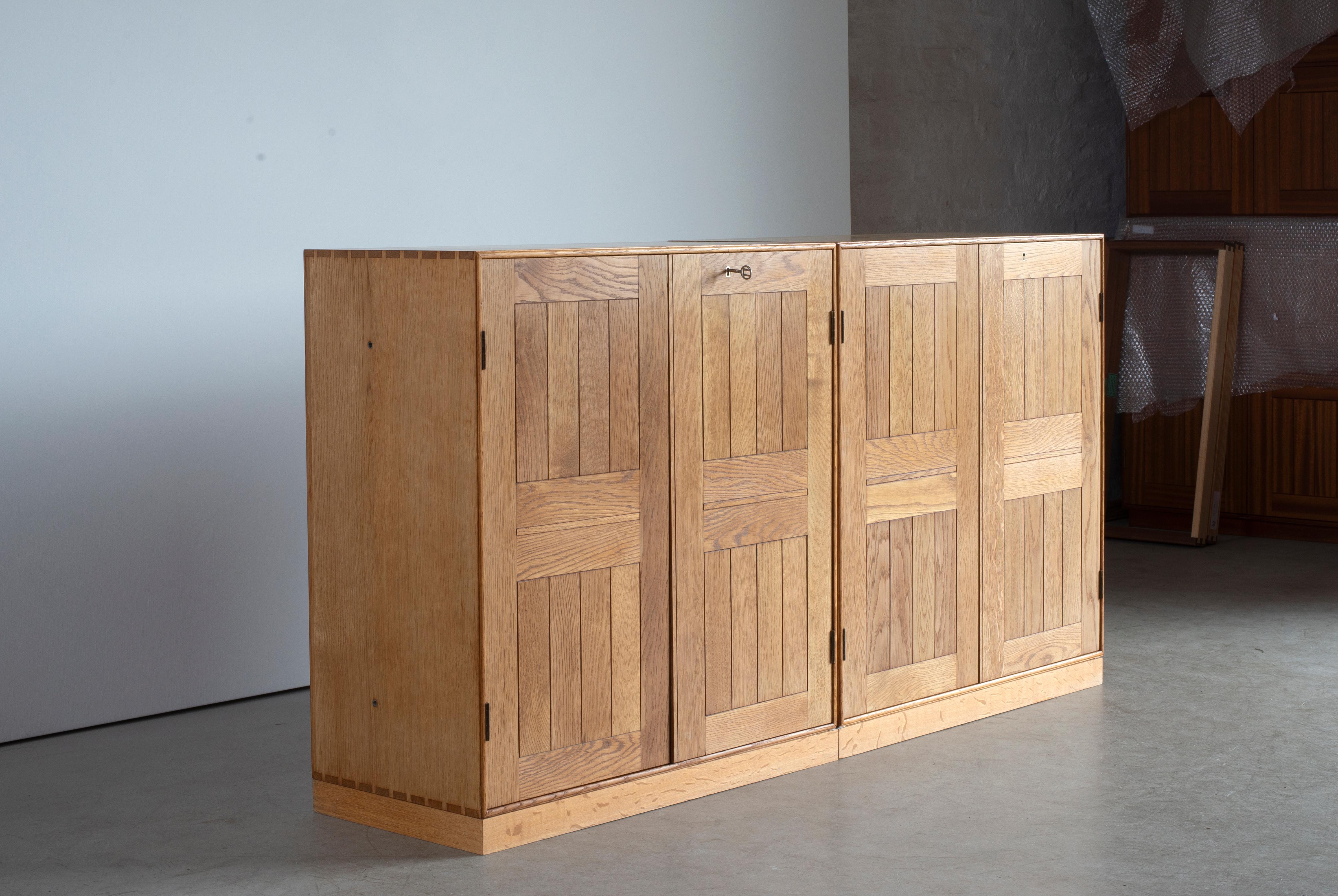 Danese Mogens Koch Coppia di armadietti in Oak per Rud, Rasmussen in vendita