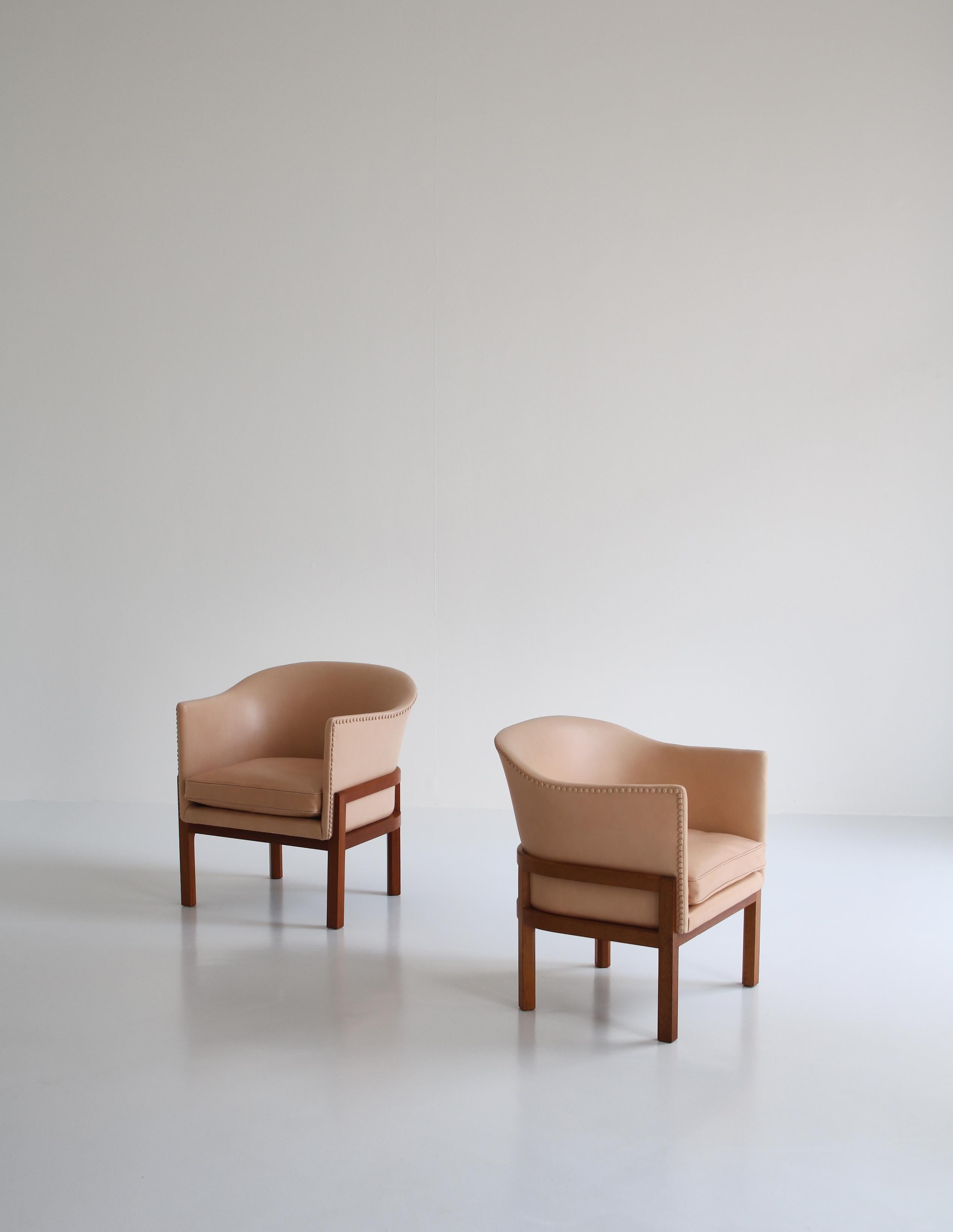 Set of elegant lounge chairs designed by Mogens Koch in 1936. This 