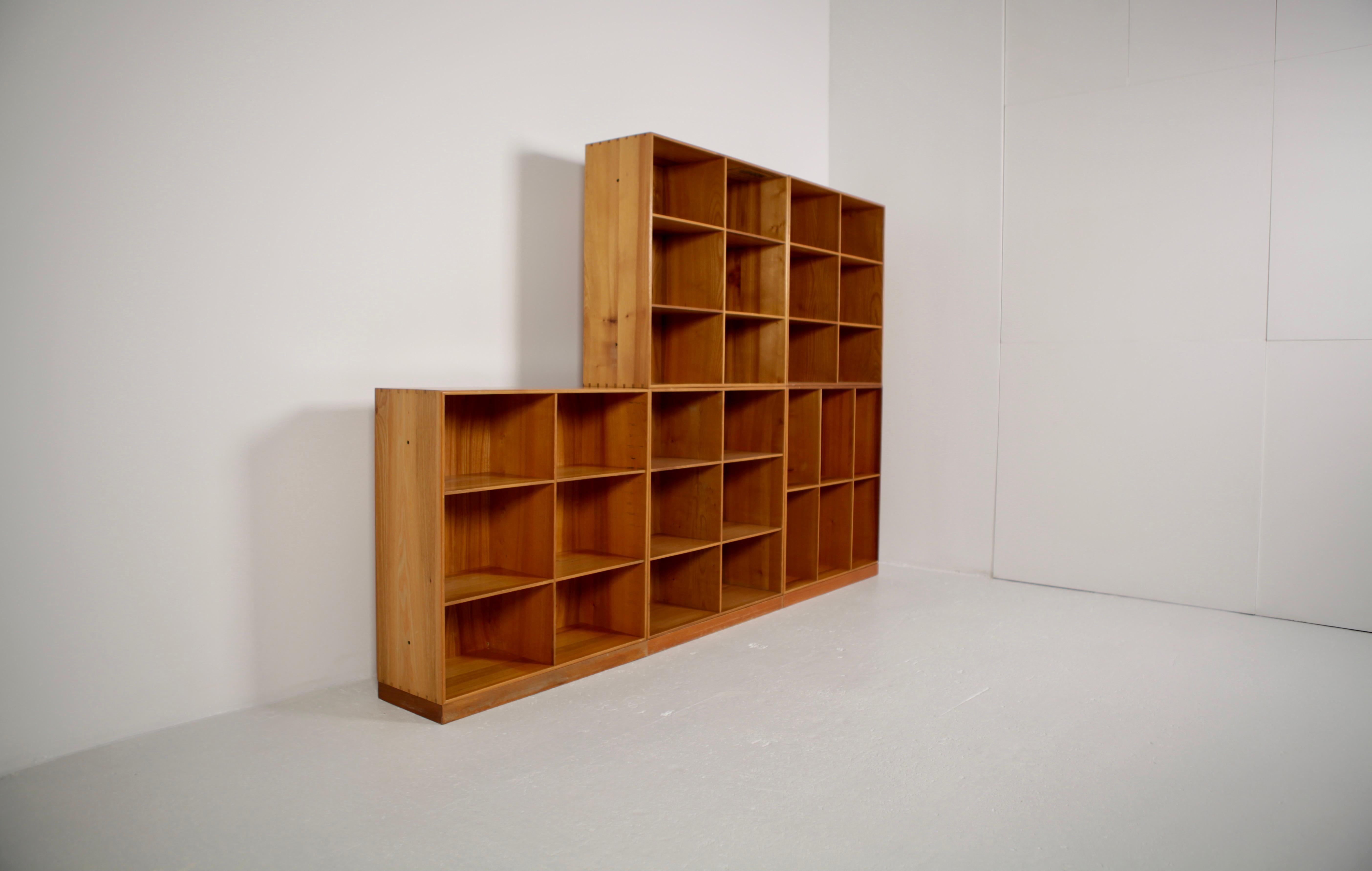 Mogens Koch, Set of 5 of Bookcases in Elmwood, Rud. Rasmussen, Denmark, 1940s In Good Condition In Berlin, DE