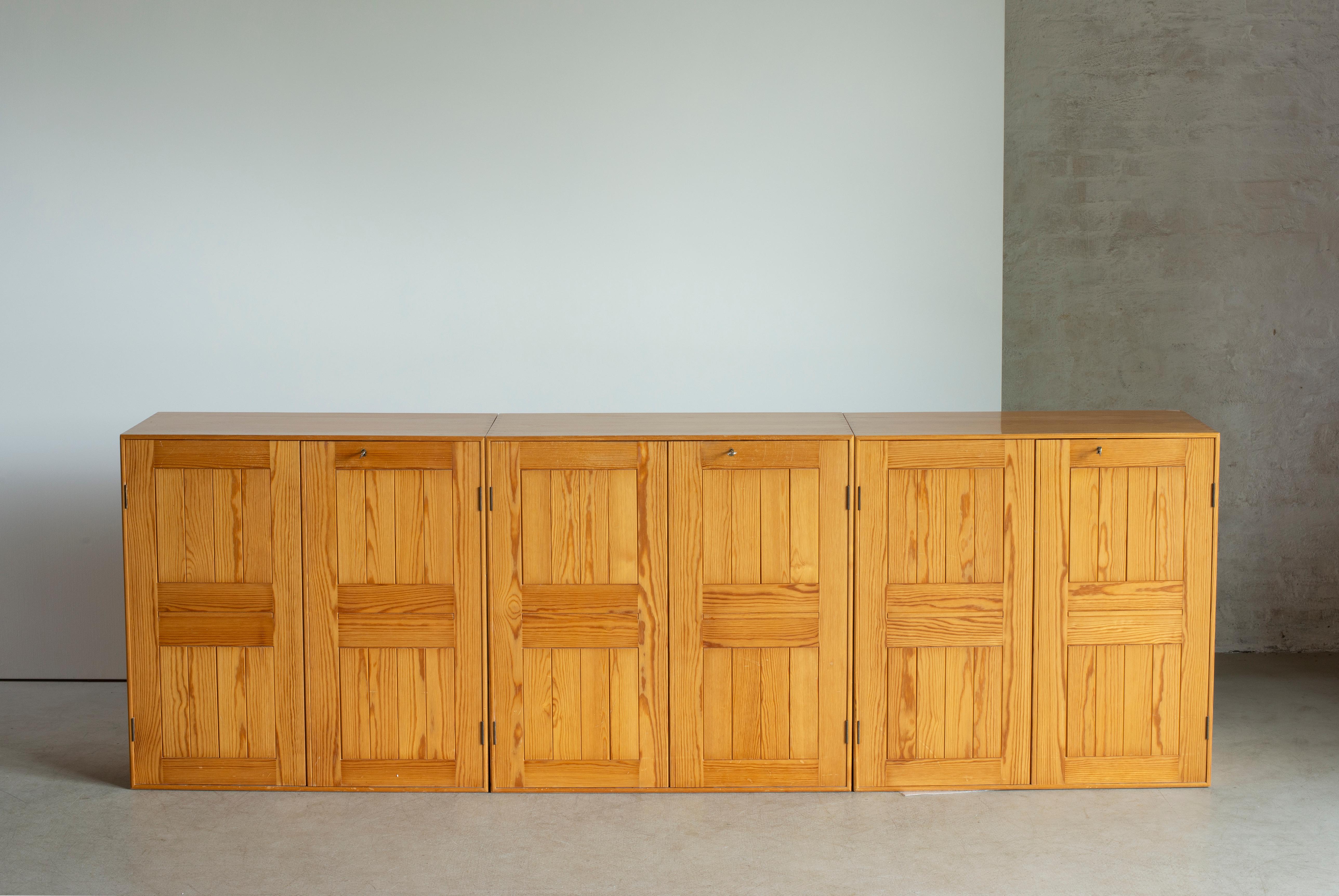 Mogens Koch set of three cabinets in Pine. Removabel drawers in Maple. Executed by Rud. Rasmussen.

Reverse with paper labels ‘RUD. RASMUSSENS/SNEDKERIER/KØBENHAVN/DENMARK.