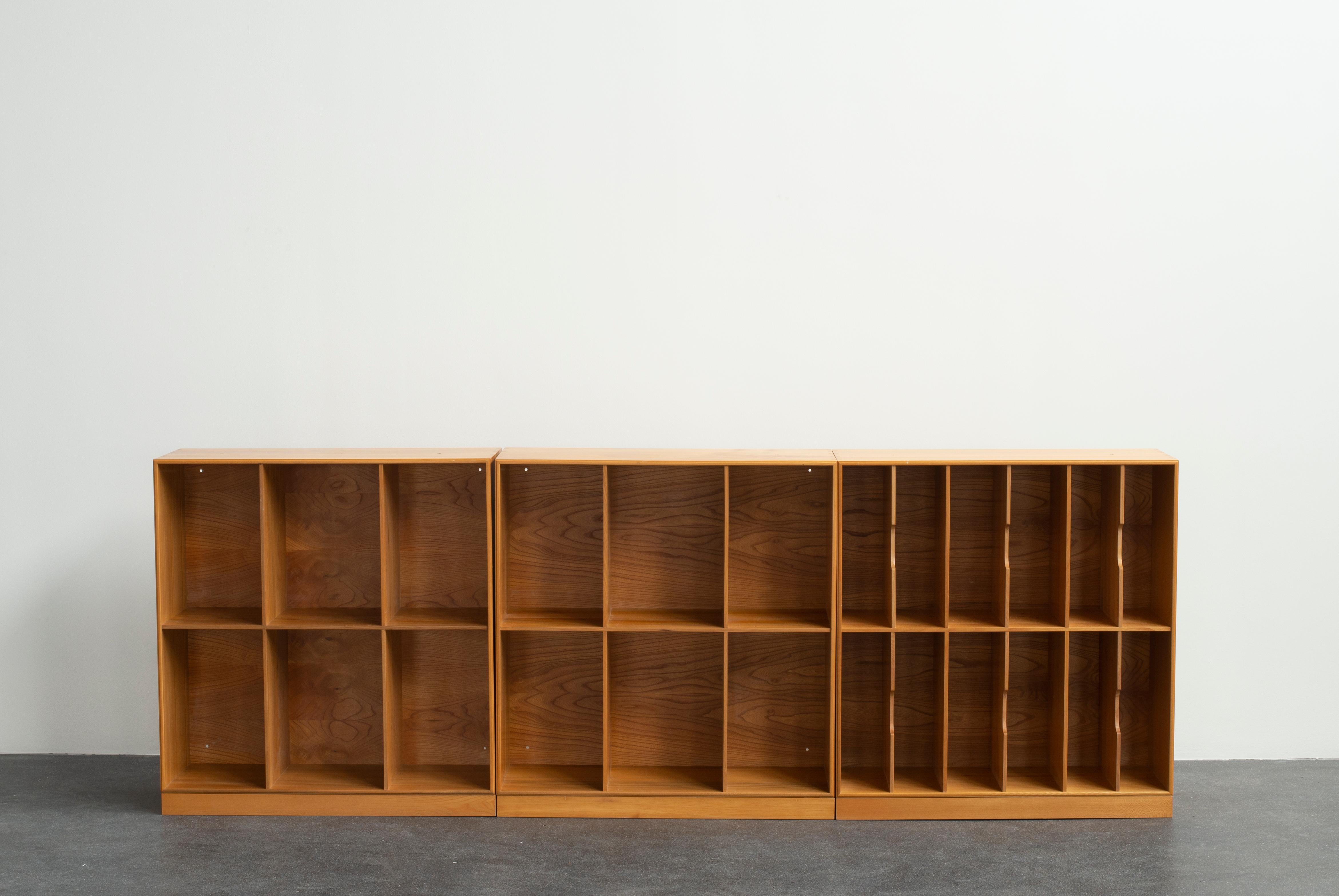 Mogens Koch set of three bookcases in elm. One bookcase with removabel inlays. Executed by Rud Rasmussen.

Reverse with paper labels ‘RUD. RASMUSSENS/SNEDKERIER/45 NØRREBROGADE/KØBENHAVN.