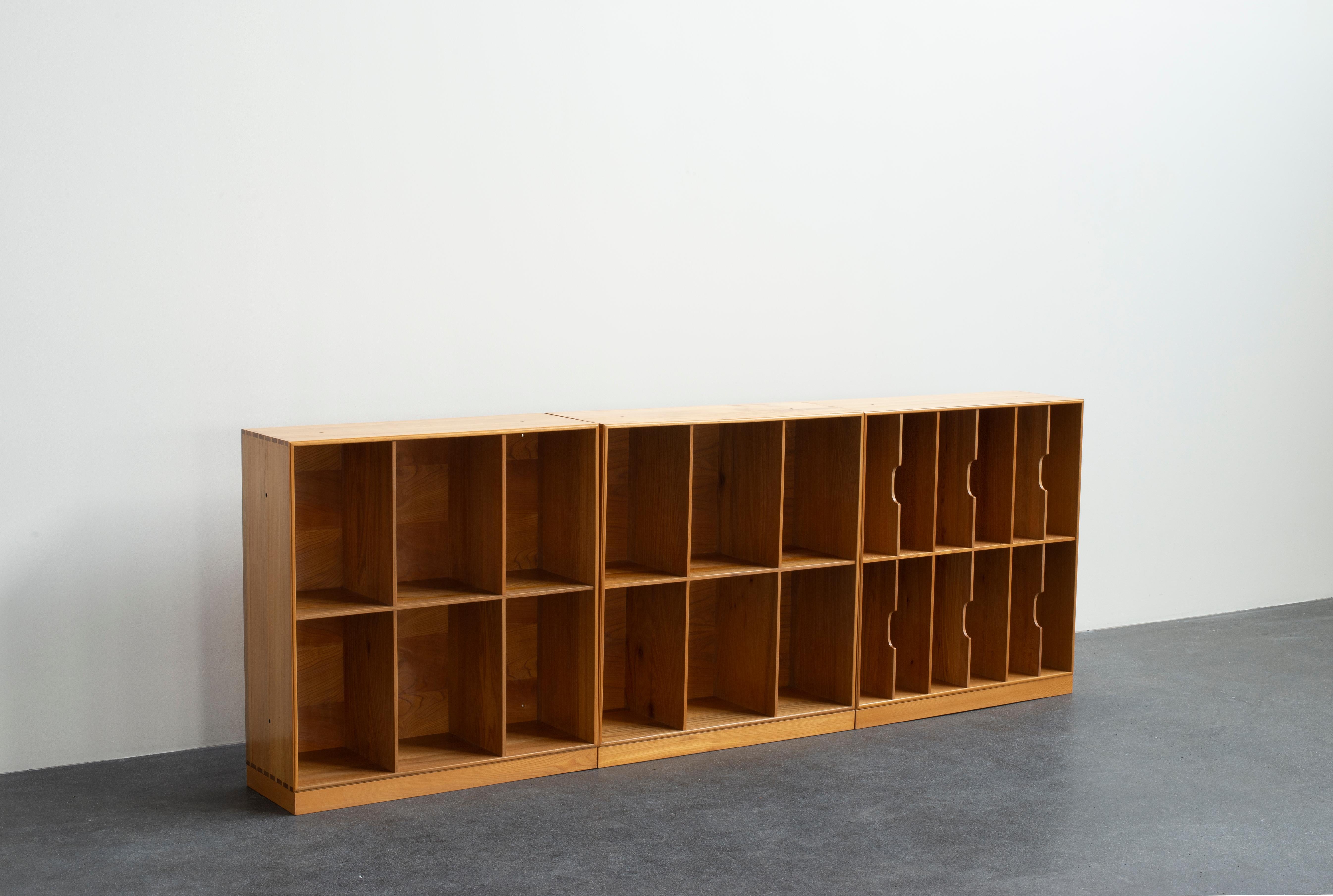Set von drei Bücherregalen von Mogens Koch für Rud Rasmussen (Skandinavische Moderne) im Angebot