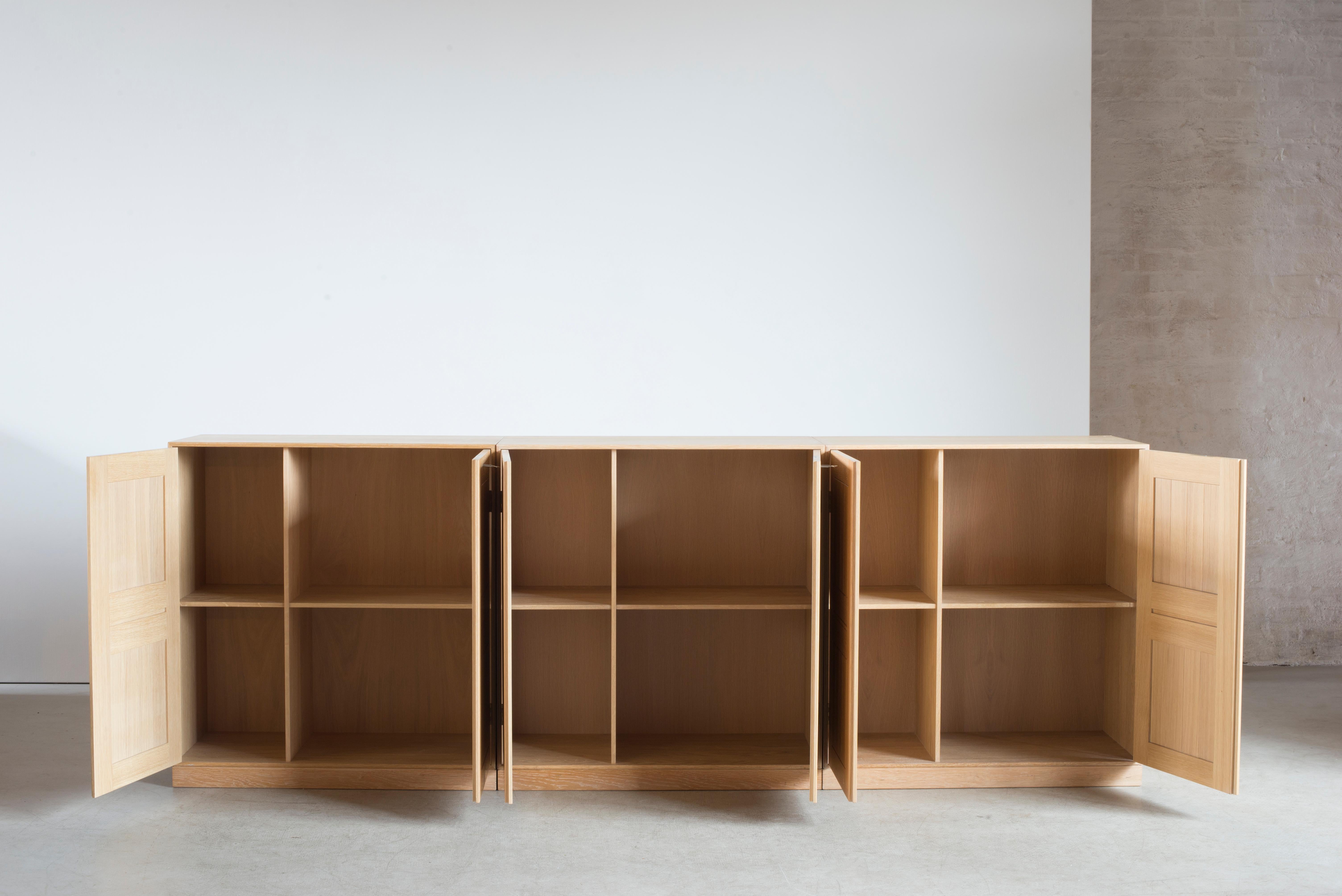 Scandinavo moderno Armadi Mogens Koch in Oak per Rud, Rasmussen in vendita