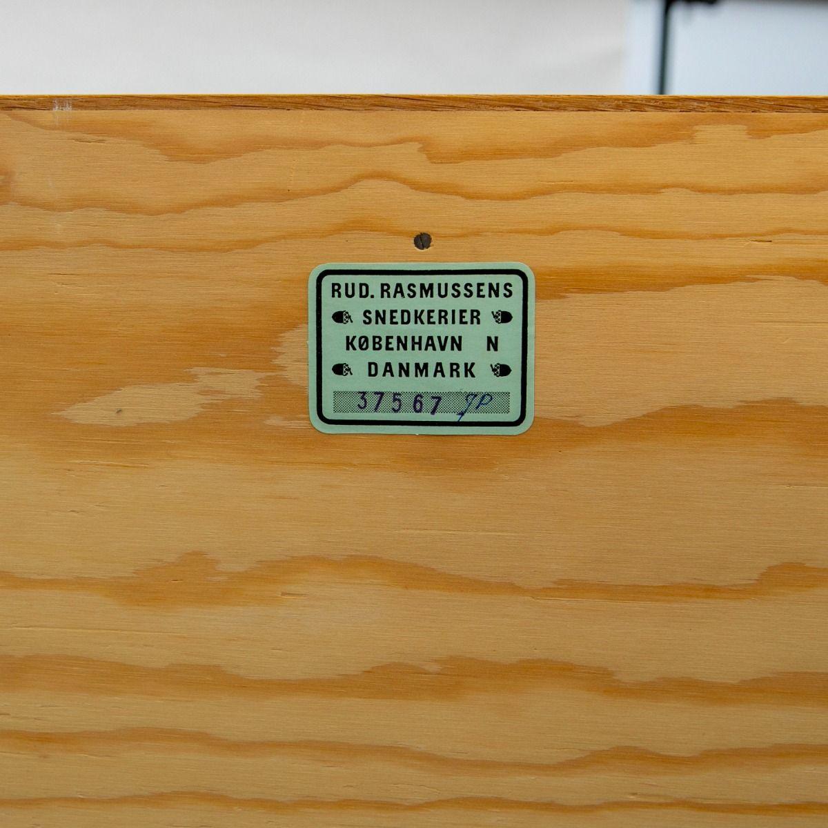 Sistema di scaffalature in rovere massiccio Mogens Koch con armadi e librerie in vendita 5