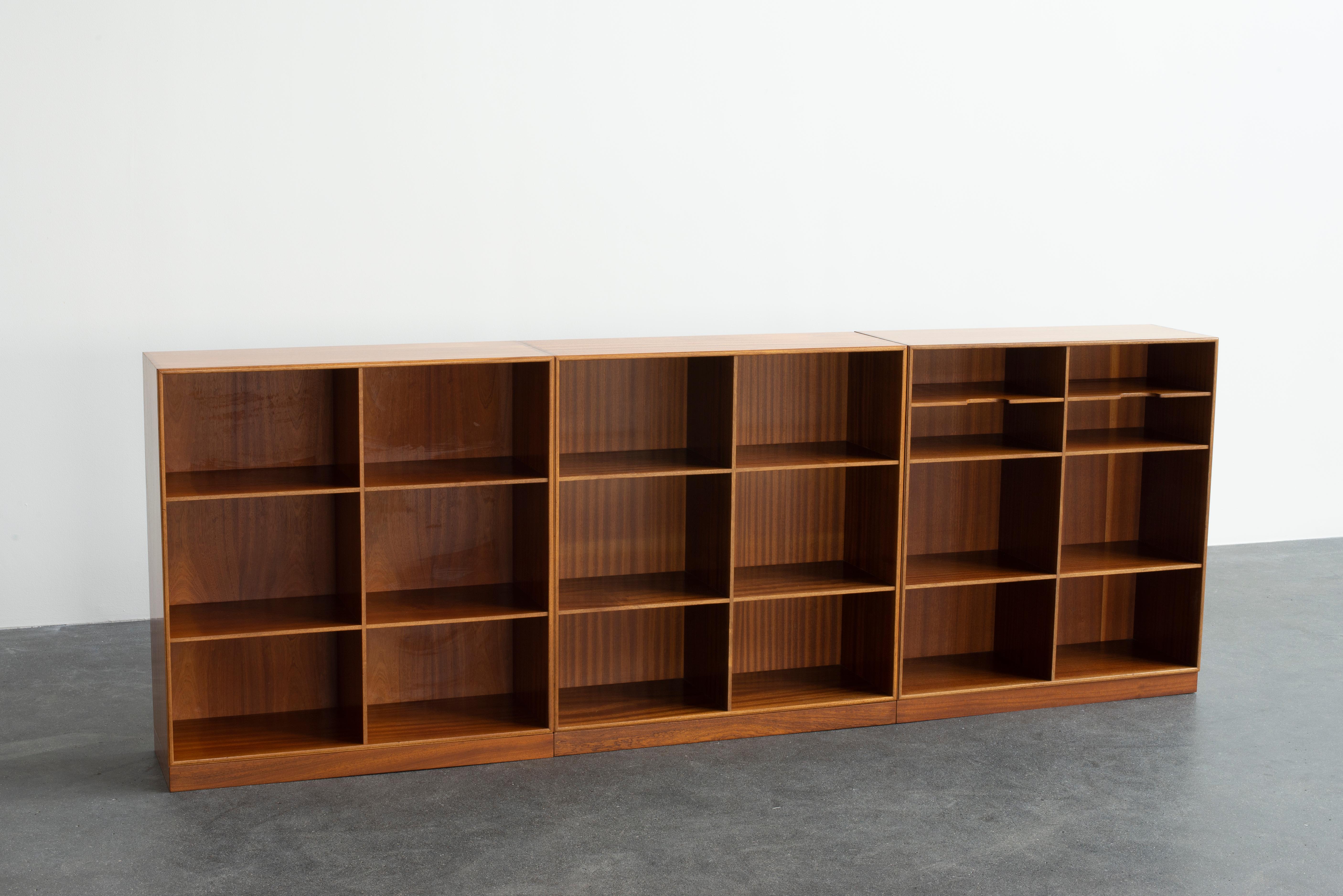 Mogens Koch three bookcases in mahogany + plinths. Executed by Rud. Rasmussen.

The reverse with paper labels ‘RUD. RASMUSSENS/SNEDKERIER/COPENHAGEN/DENMARK.

