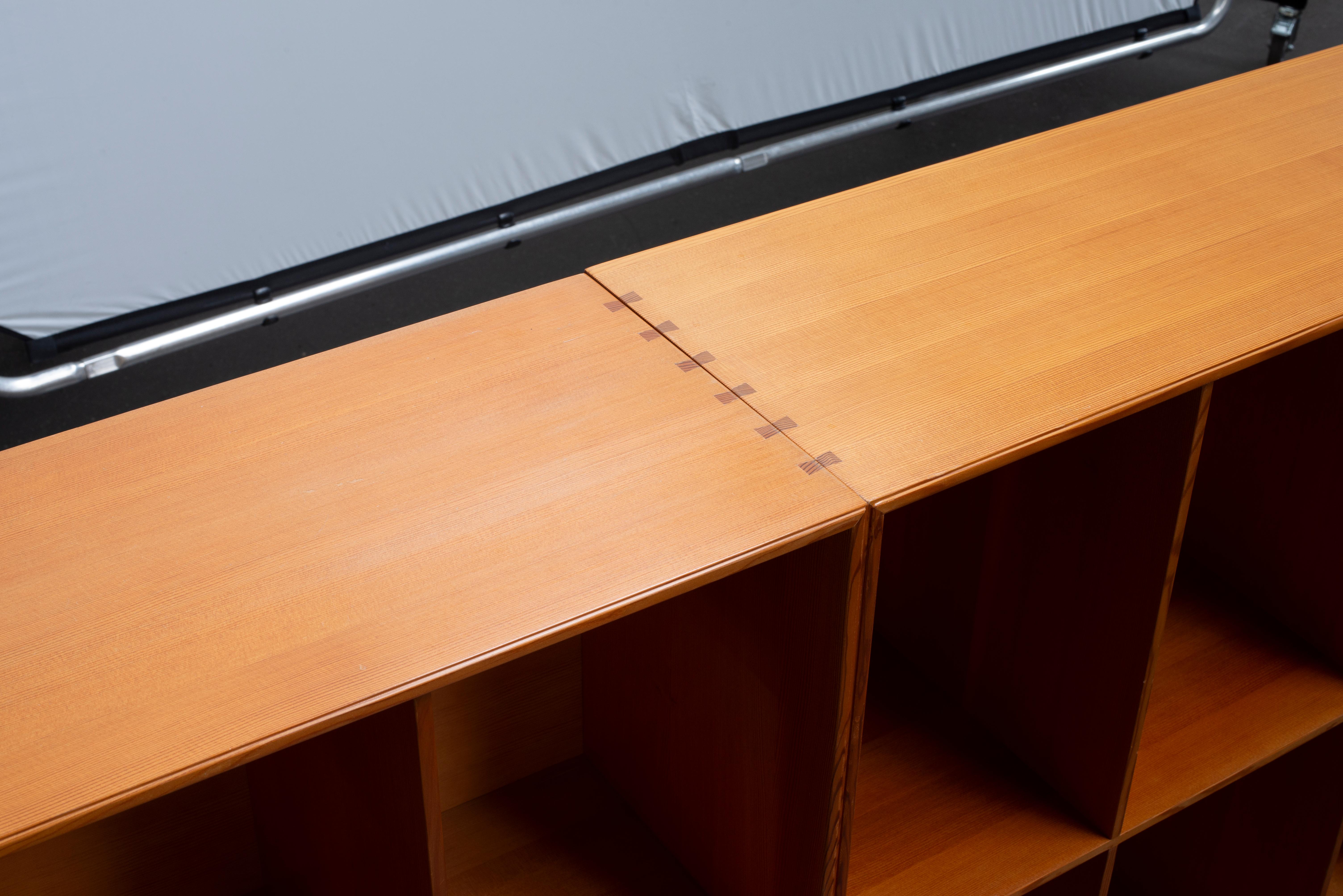 Laccato Due librerie in pino dell'Oregon di Mogens Koch per Rud. Rasmussen in vendita