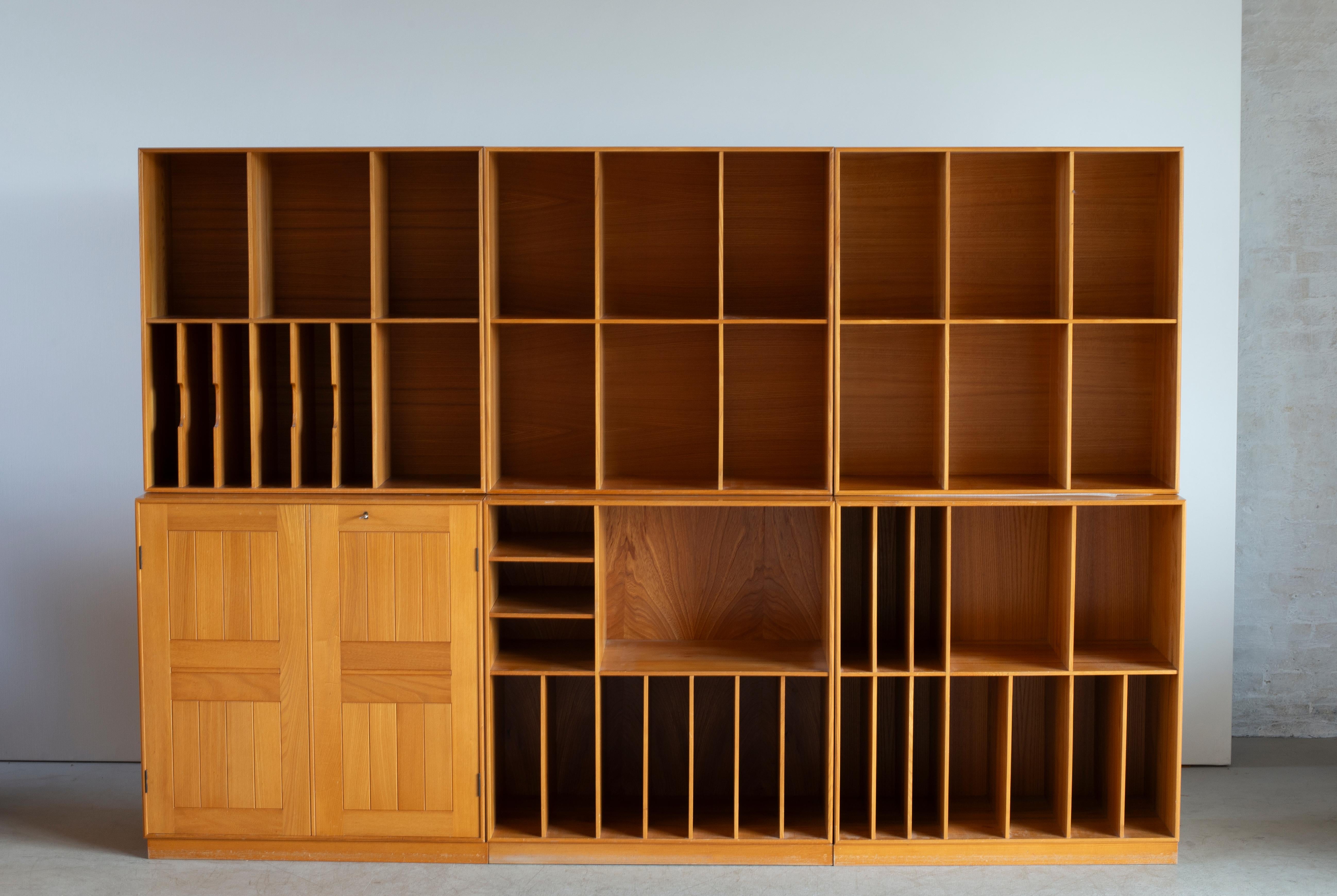 Mogens Koch elm wall unit consisting of six bookcases with removable shelfs. Executed by Rud. Rasmussen, Copenhagen.

Reverse with paper labels ‘Rud. Rasmussen/ Snedkerier / København / Denmark.