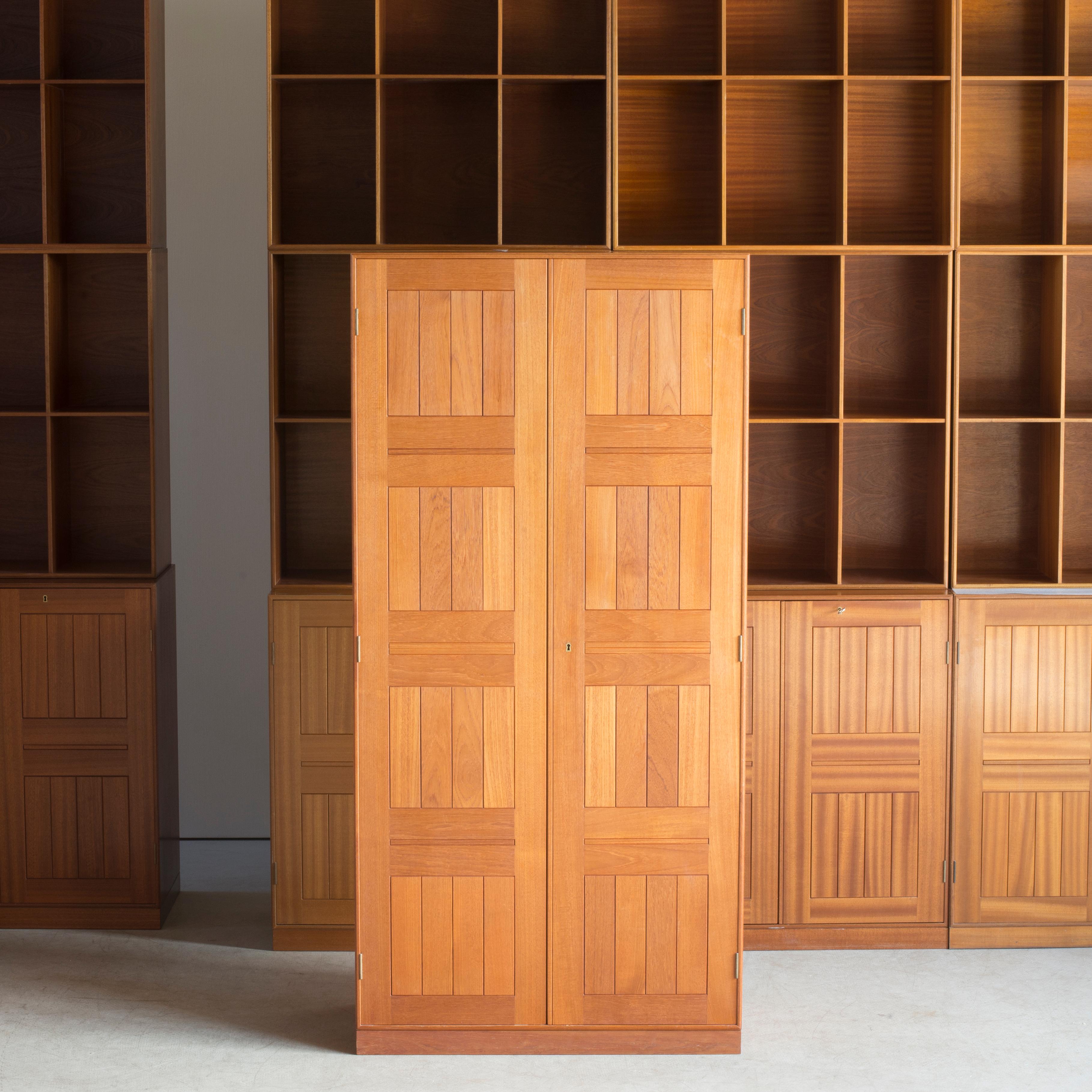 Wardrobe of teak with matching plinth. Made and marked by Rud. Rasmussen cabinetmakers, Copenhagen.