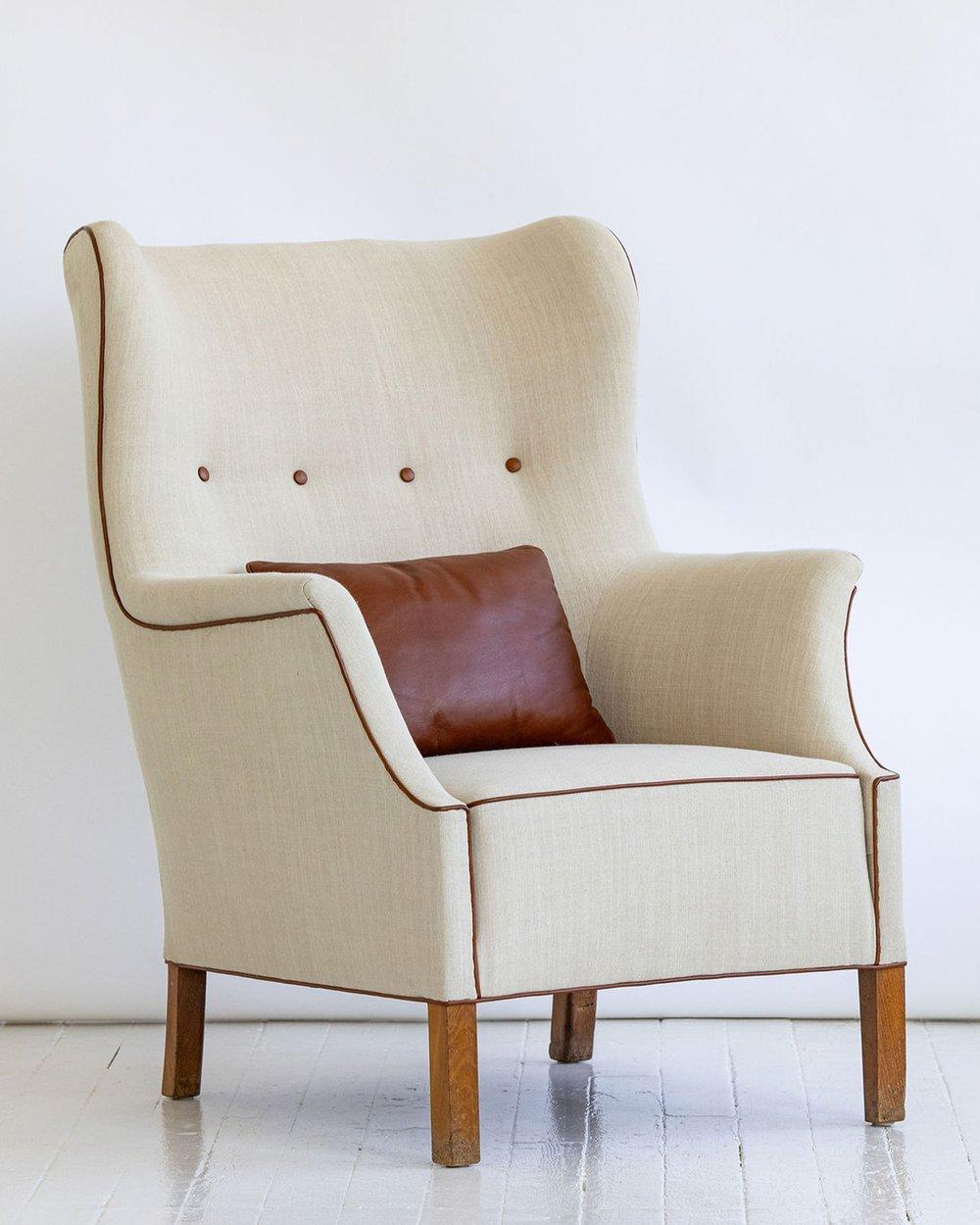 Rare Wingback Lounge Chair designed by Danish architect Mogens Koch. Upholstered in linen with leather piping.

Designer – Mogens Koch
Materials – Oak, linen, leather
Origin – Denmark

Dimensions – 43
