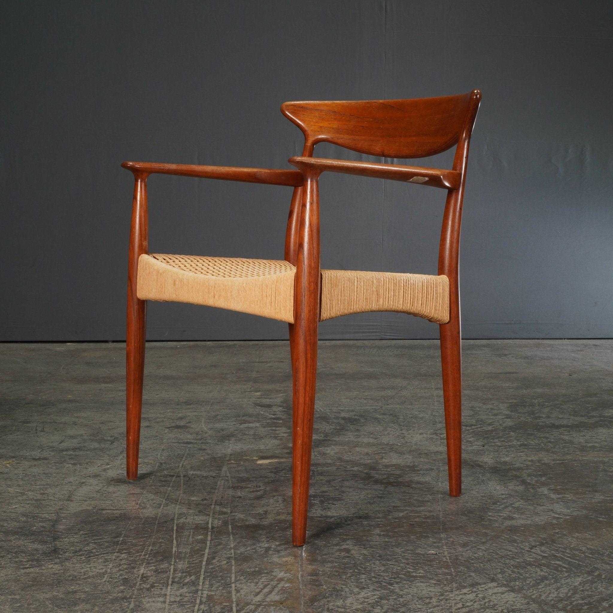 The Mogens Kold Dining Chair by Arne Hovmand-Olsen exemplifies Scandinavian design at its finest. Crafted from solid teak, the chair features sleek, sculpted lines that showcase its mid-century modern heritage. The seat, woven in natural paper cord,