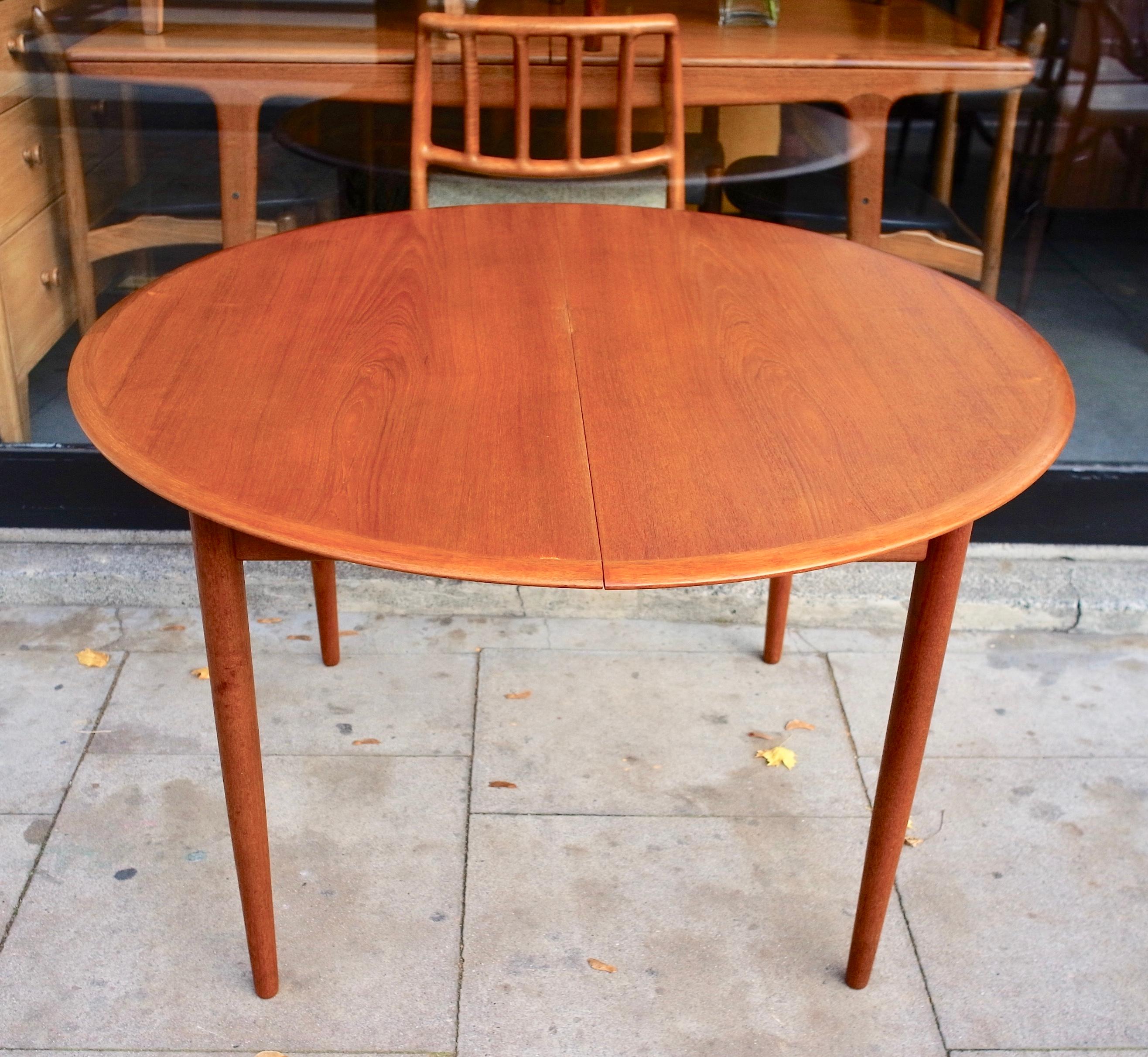 Mogens Kold MK 216 Teak Round Dining Table by Arne Hovmand-Olsen 6