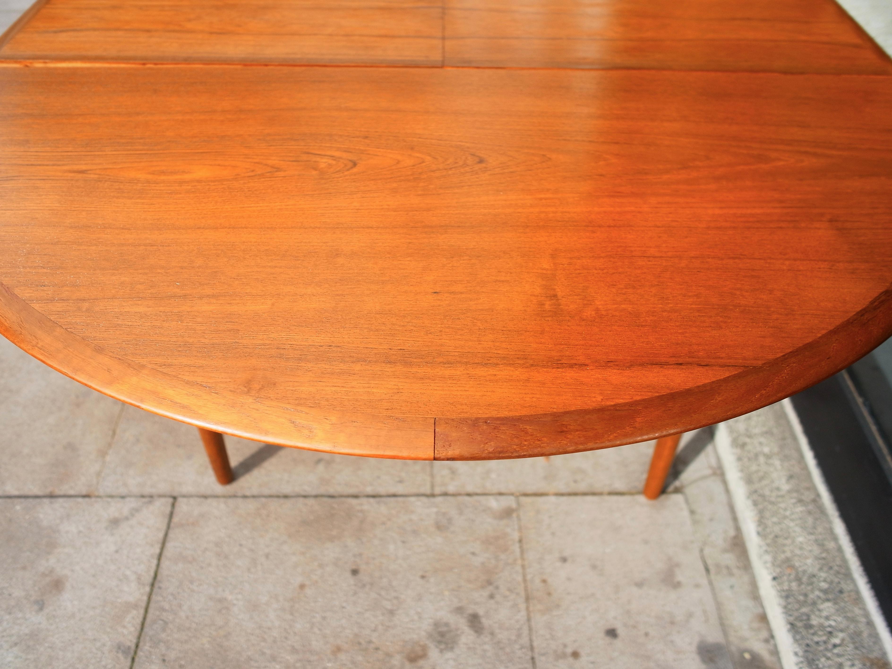 Mogens Kold MK 216 Teak Round Dining Table by Arne Hovmand-Olsen 9