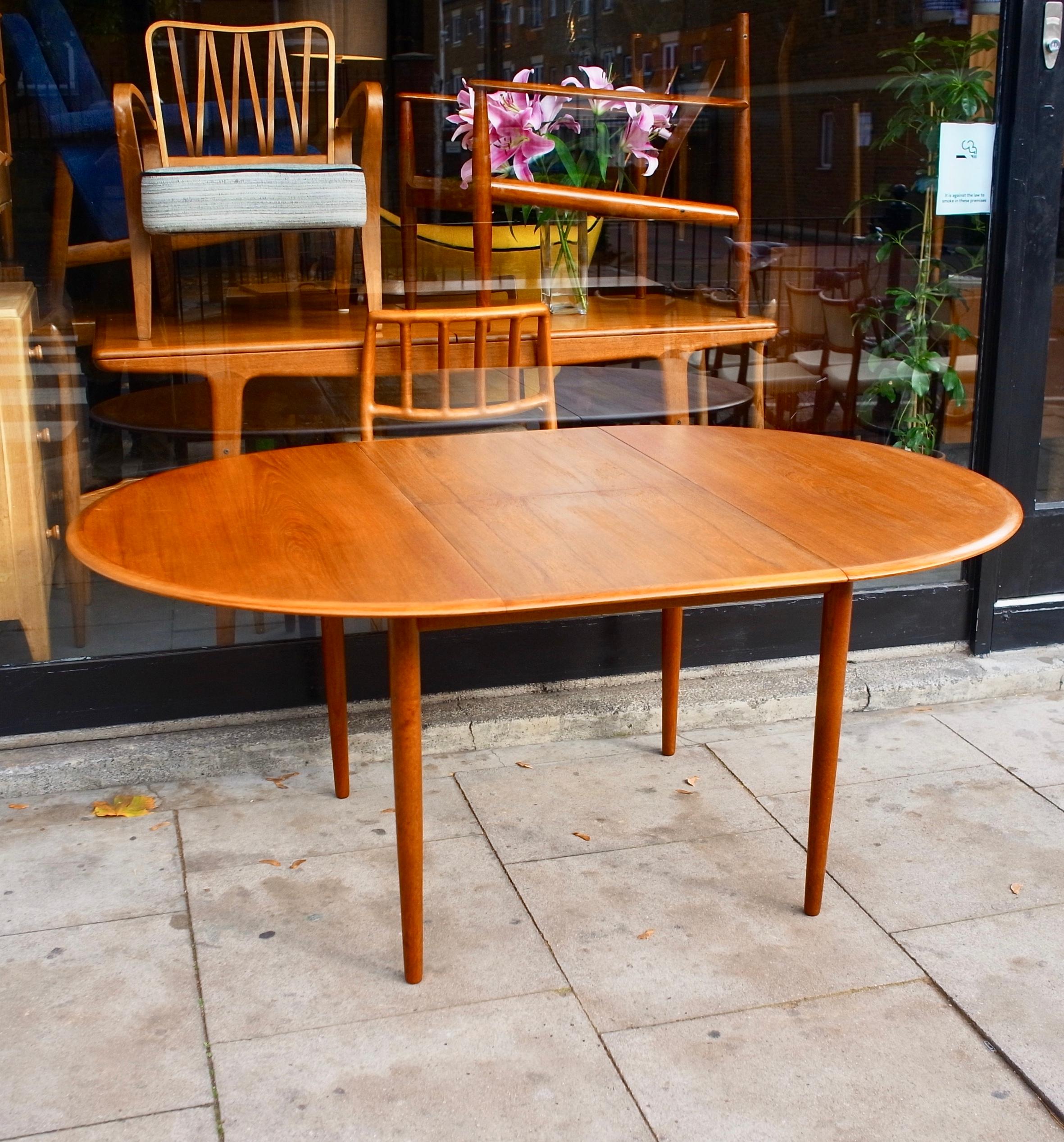 Mid-Century Modern Mogens Kold MK 216 Teak Round Dining Table by Arne Hovmand-Olsen