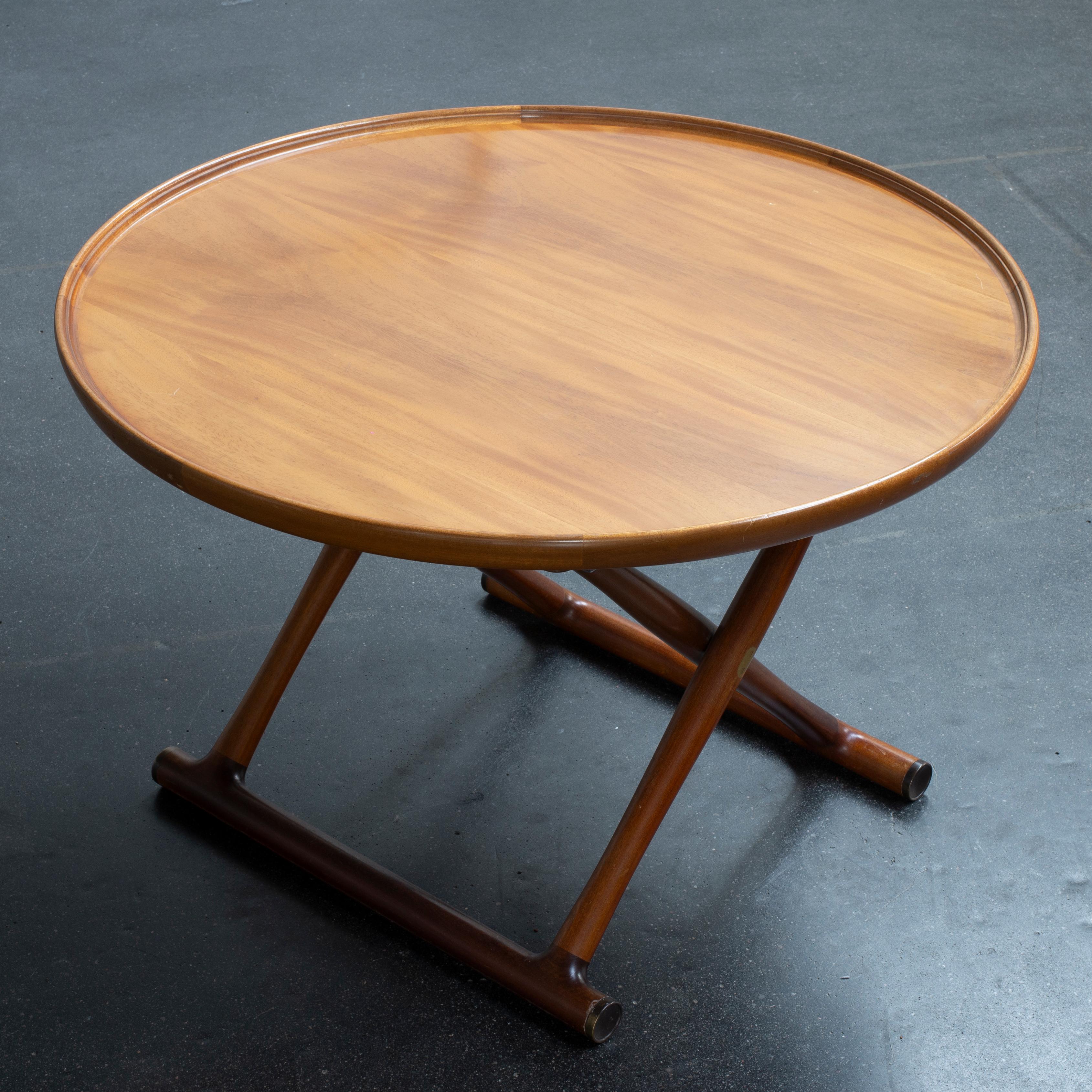 Mogens Lassen Ägyptischer Tisch für A.J. Iversen (Lackiert) im Angebot